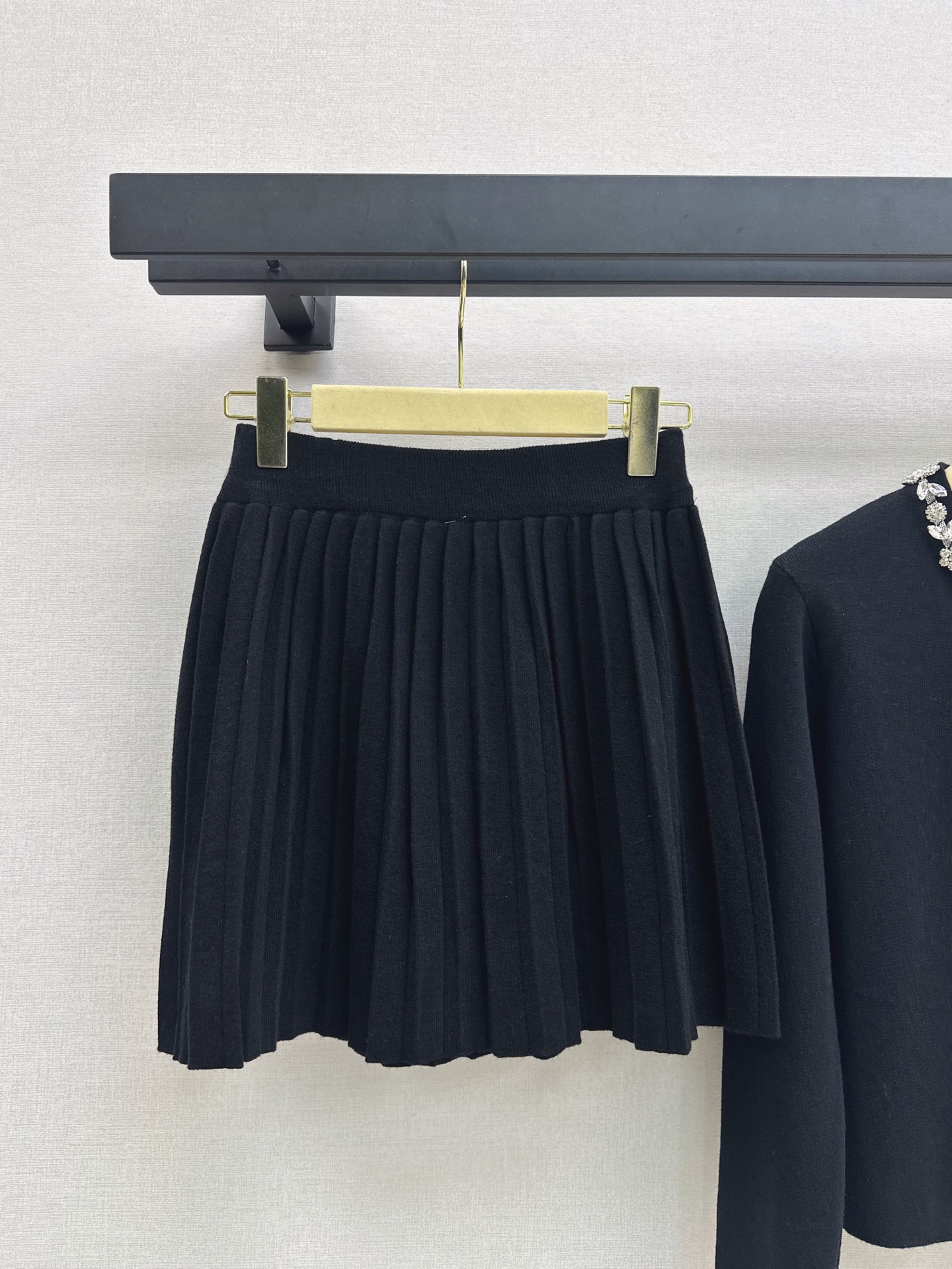 Miu 26fw rhinestone knit cardigan pleated skirt sets