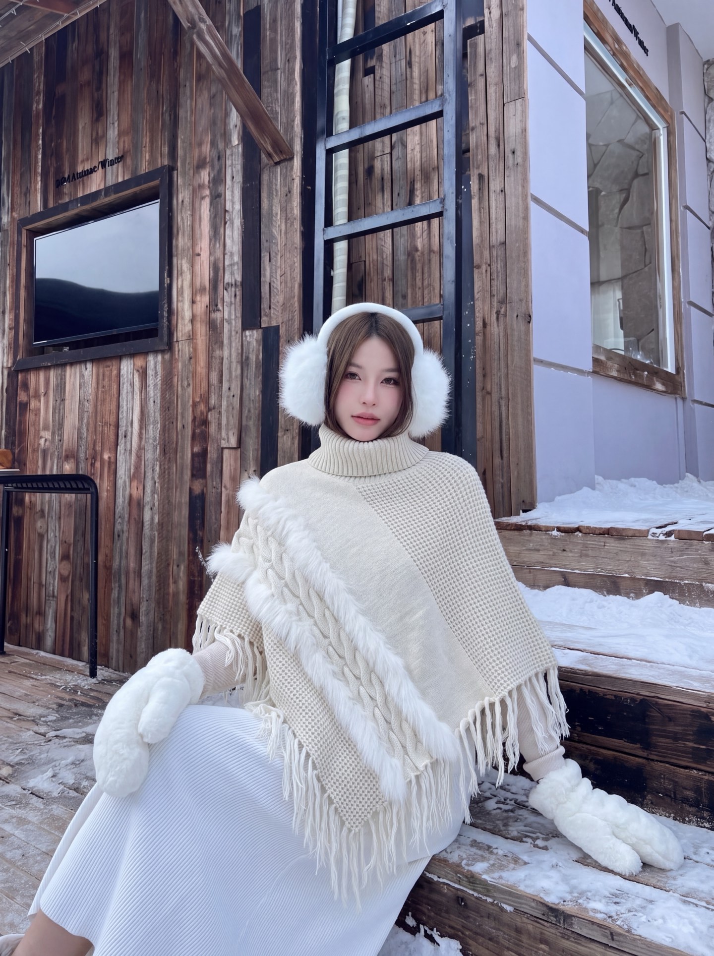 Fen 26fw fur-trim cape jacket