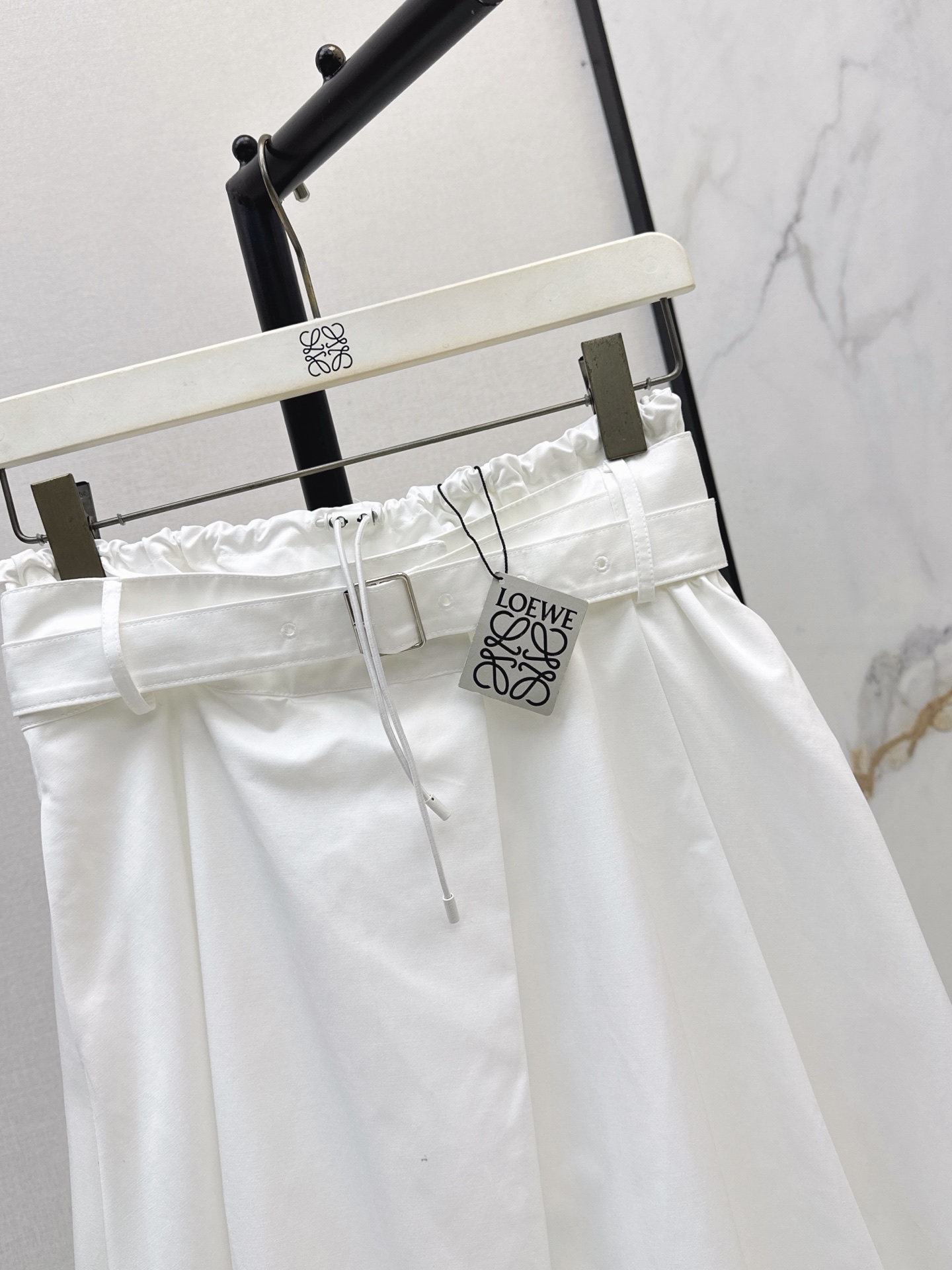 Loe 26ss belted pleated skirt
