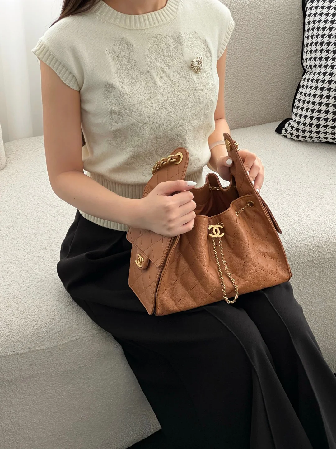 Chan 25A hobo bags