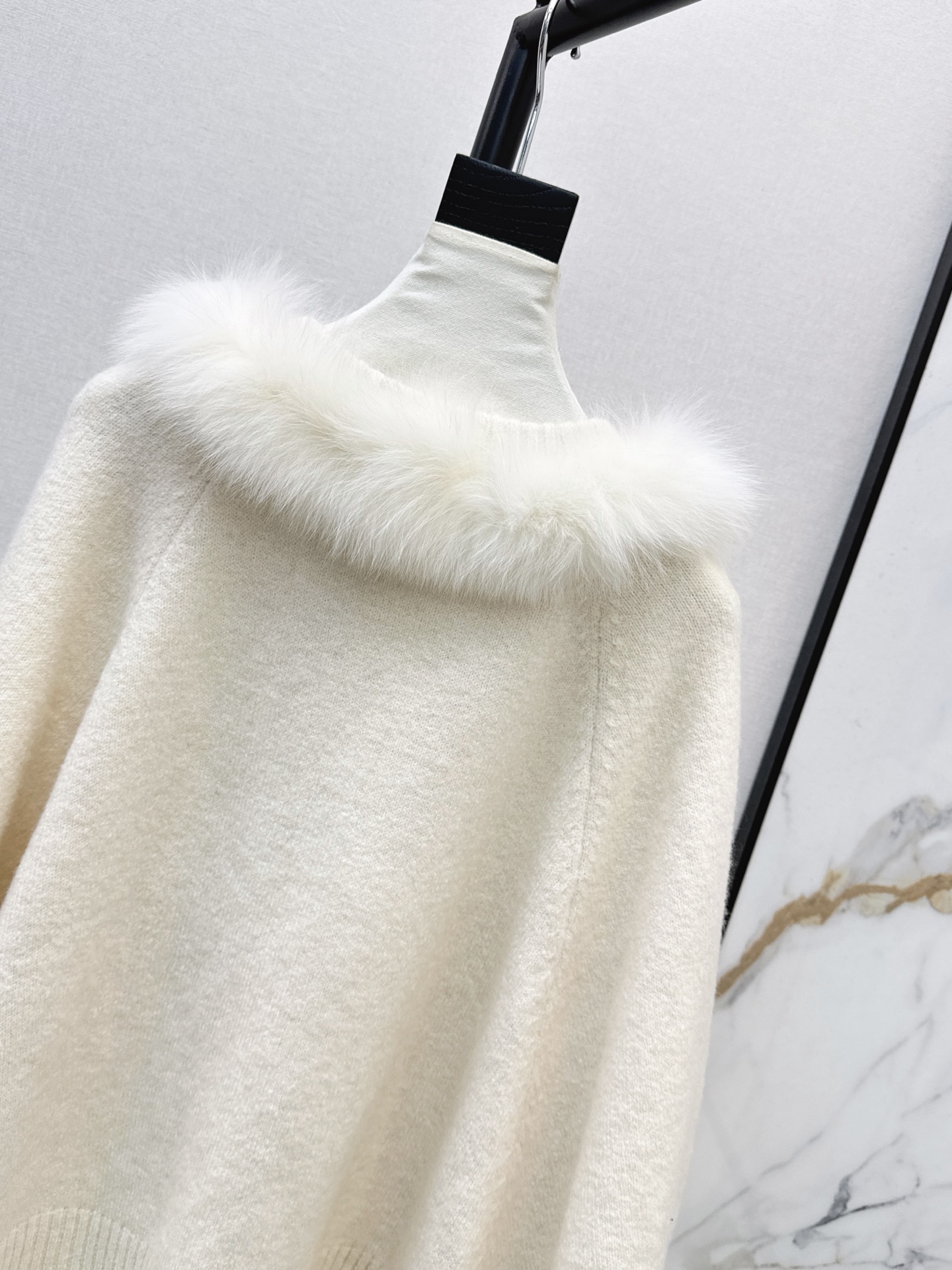 Fen 26fw fur-trim knit cape jacket