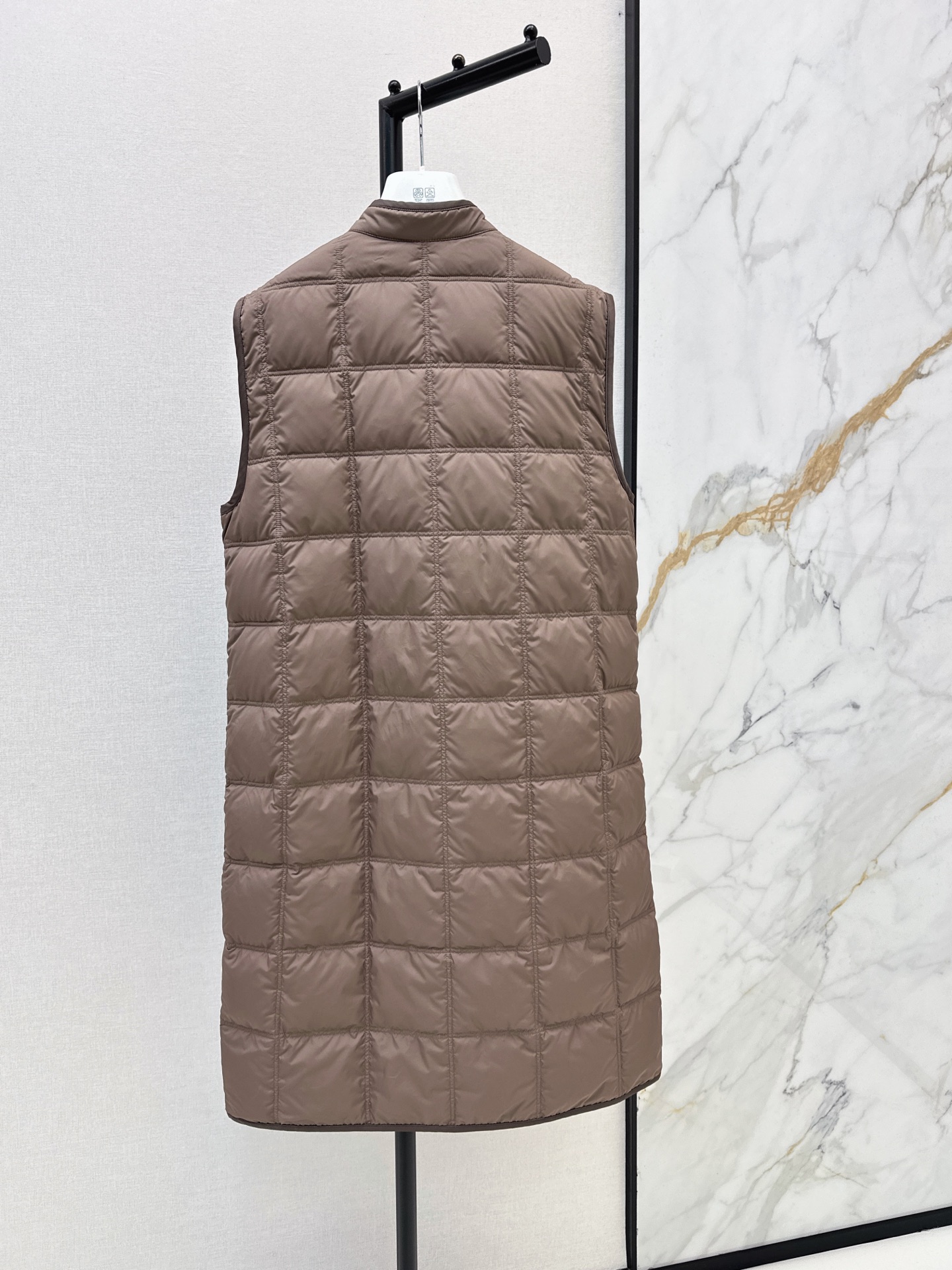 Monc 26fw long down vest