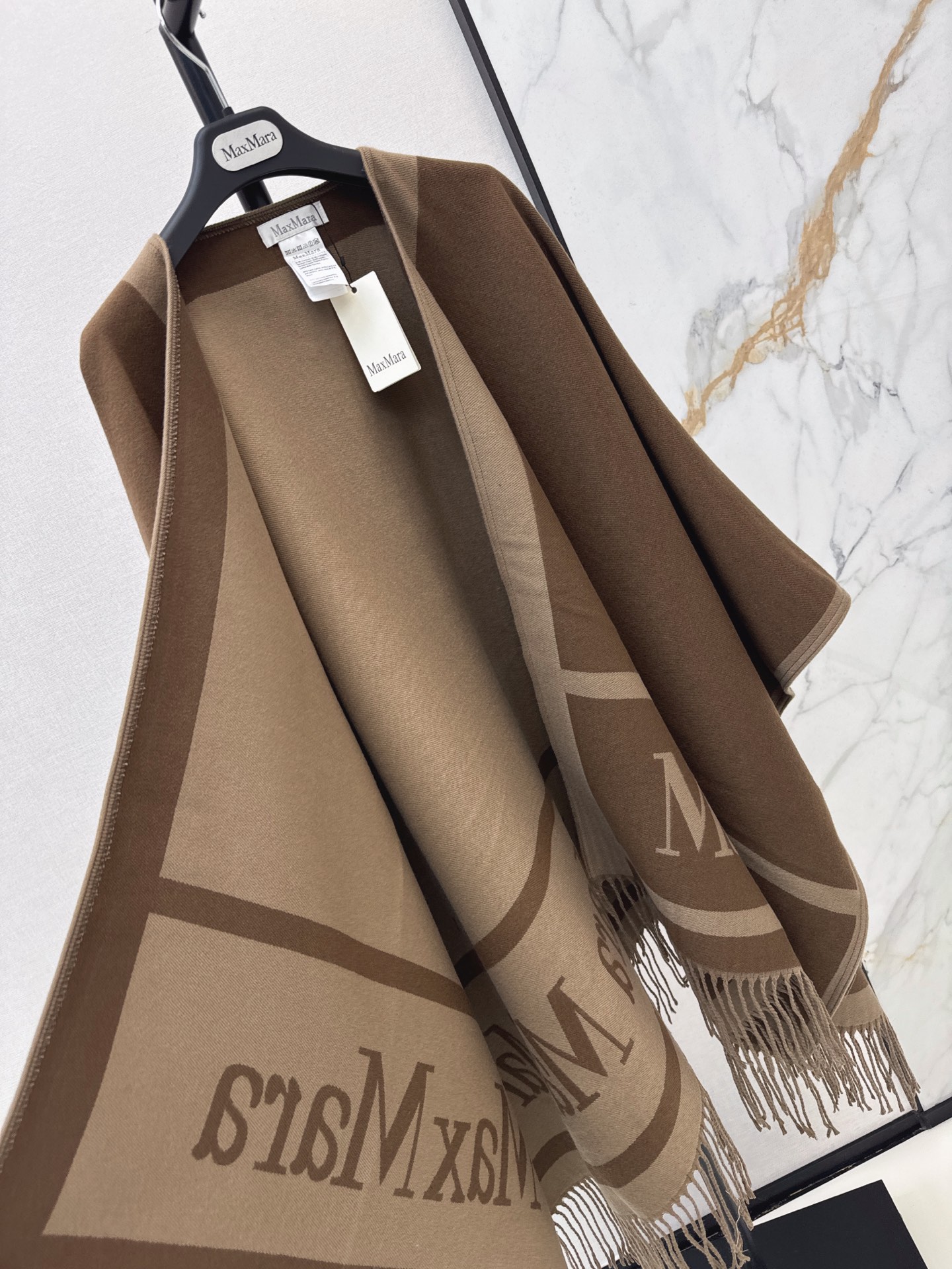 Max 26fw jacquard shawls