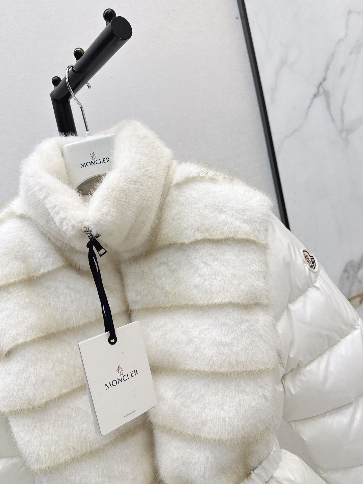 Monc 26fw fur belted down jacket