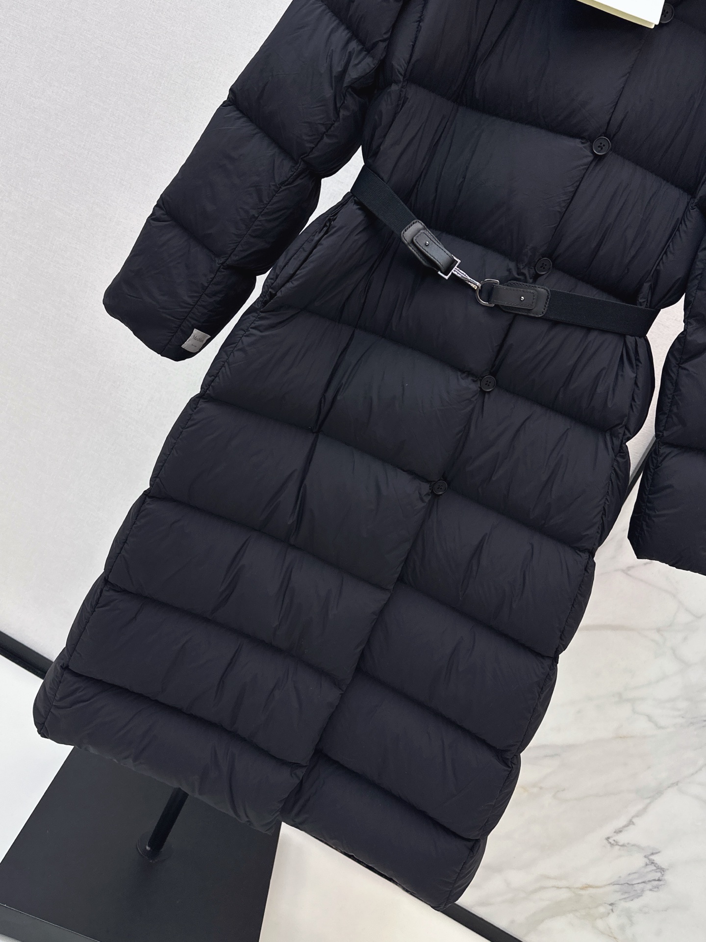 Max 26fw belted hooded down jacket