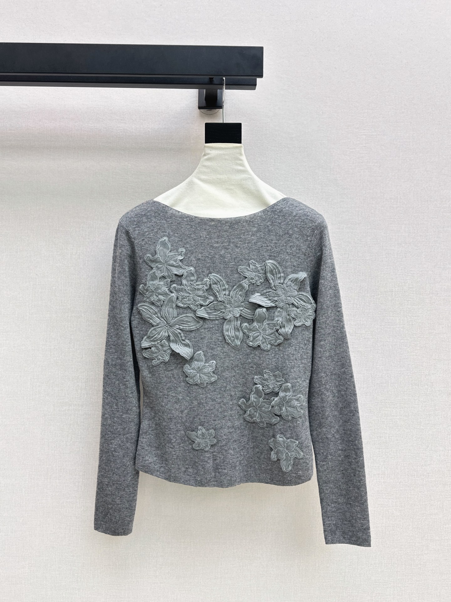 ES 26fw lace embroidery knit sweater