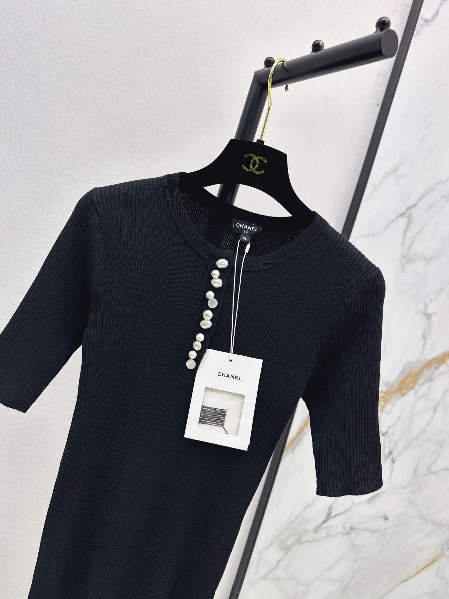 Chan 26fw pearl buttons knit top