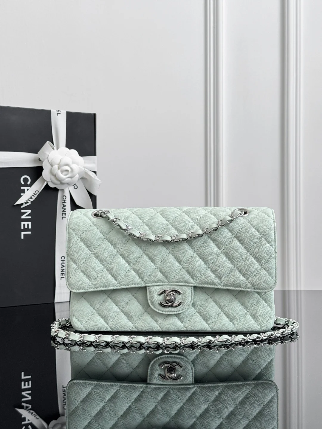 Chan cf25 chain shoulder bag