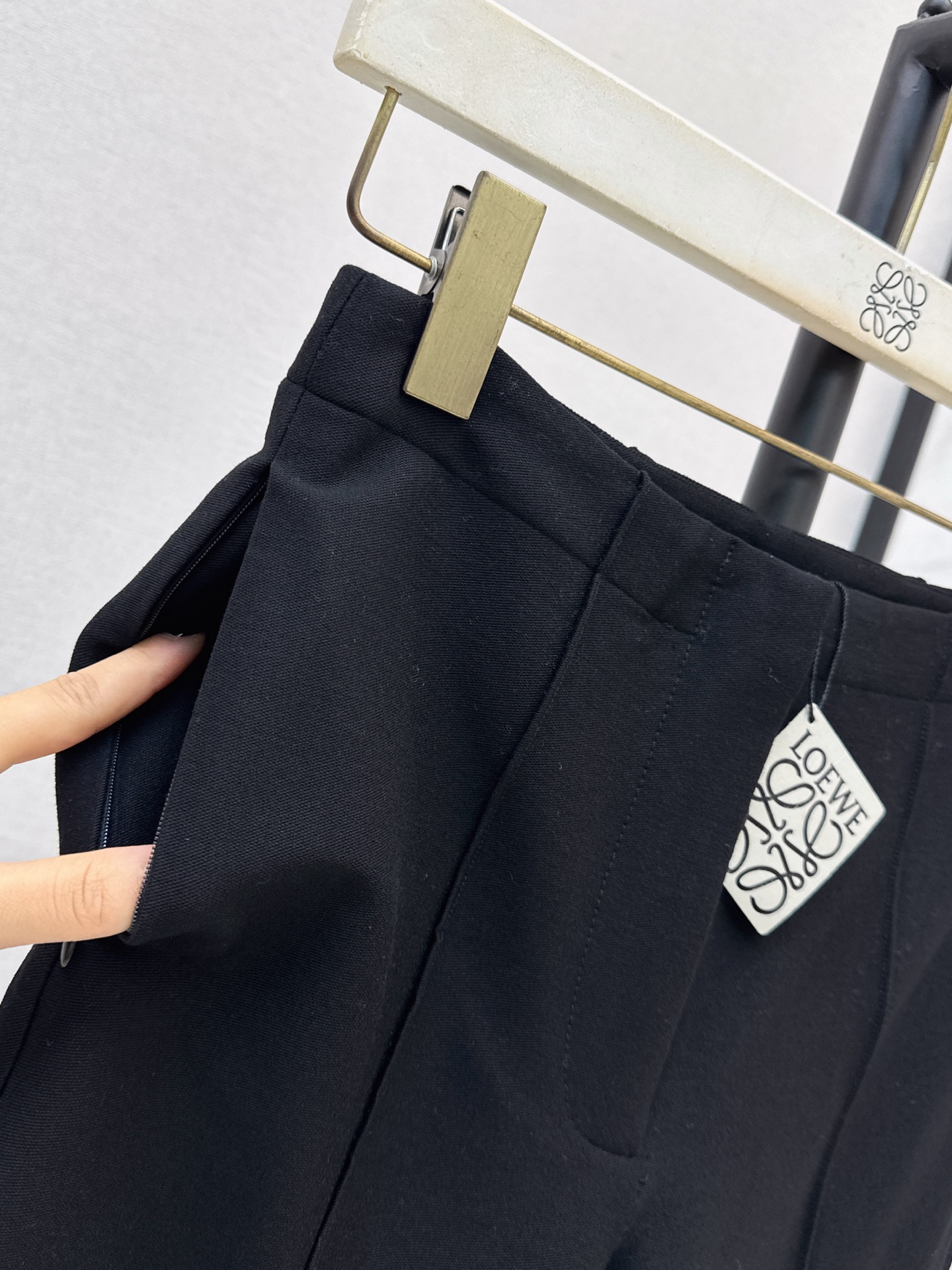 Loe 26fw stirrup pants