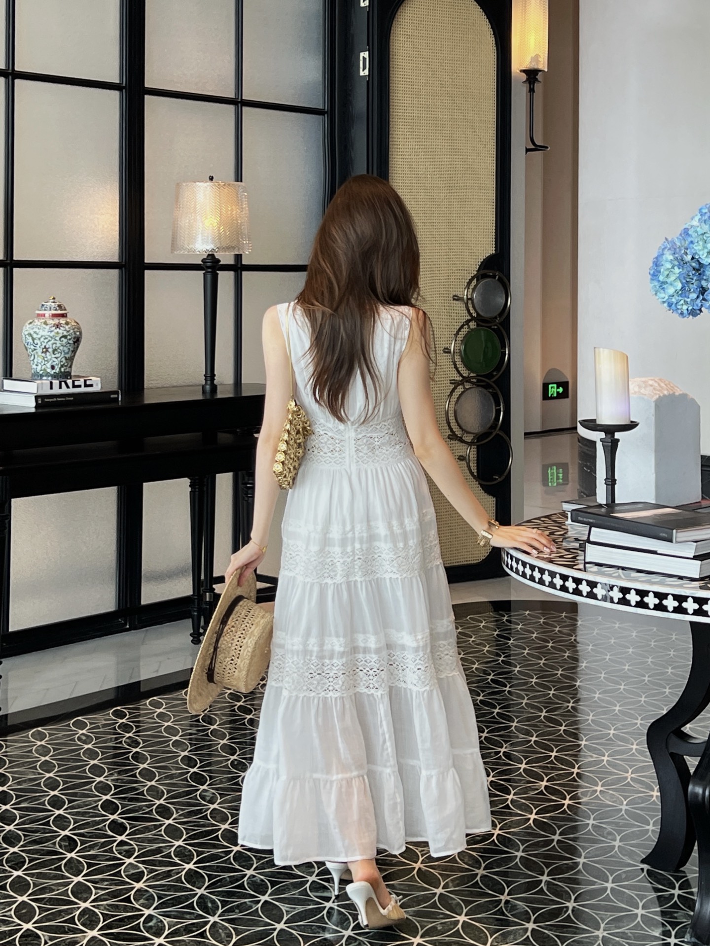 ES 26ss sleeveless lace trim dress