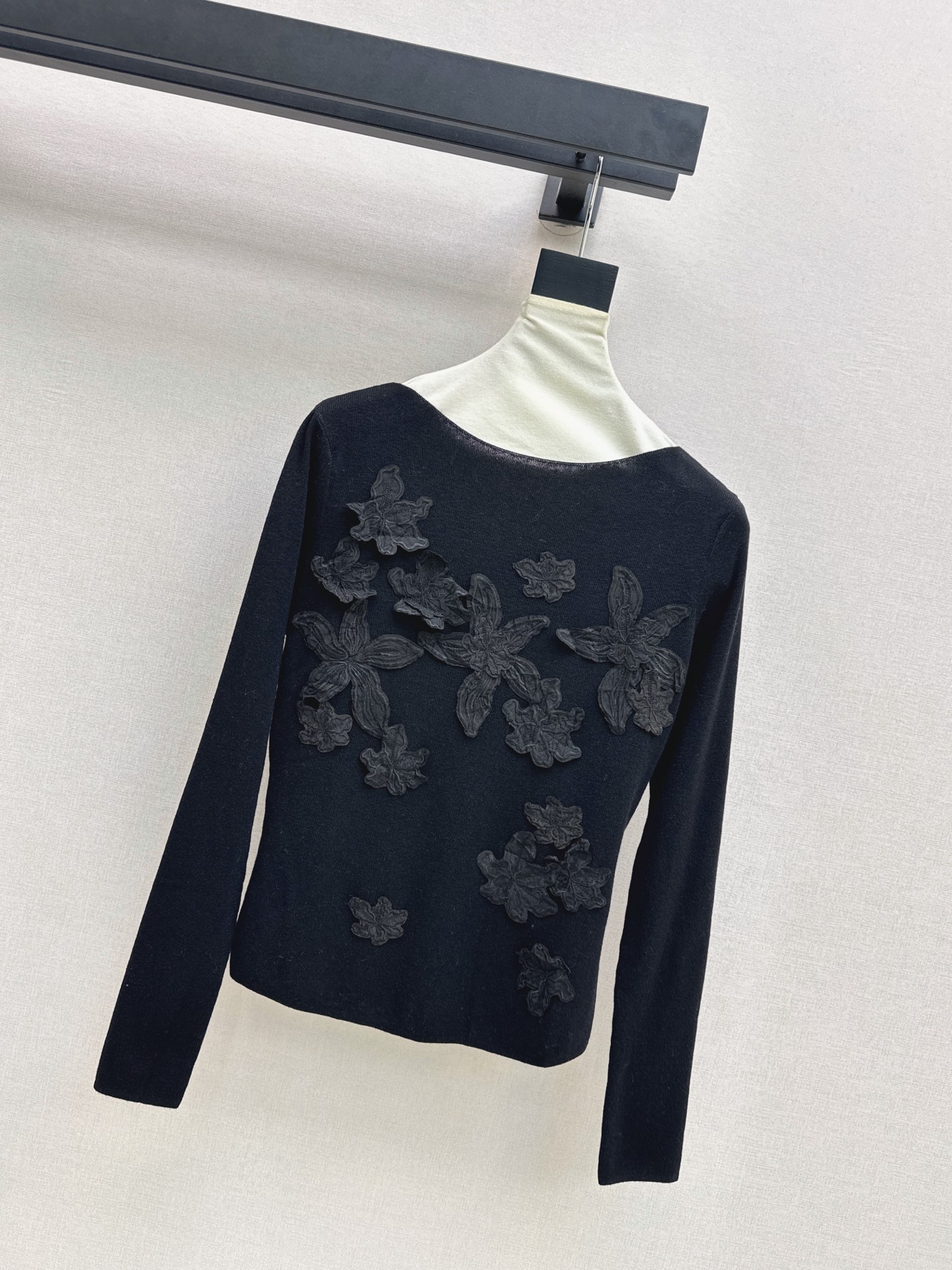 ES 26fw lace embroidery knit sweater