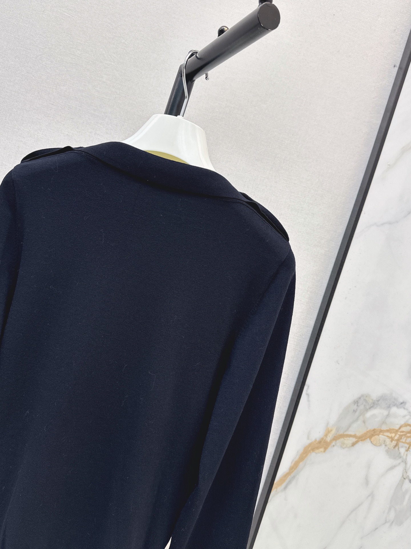 Loe 26fw off shoulder knit top