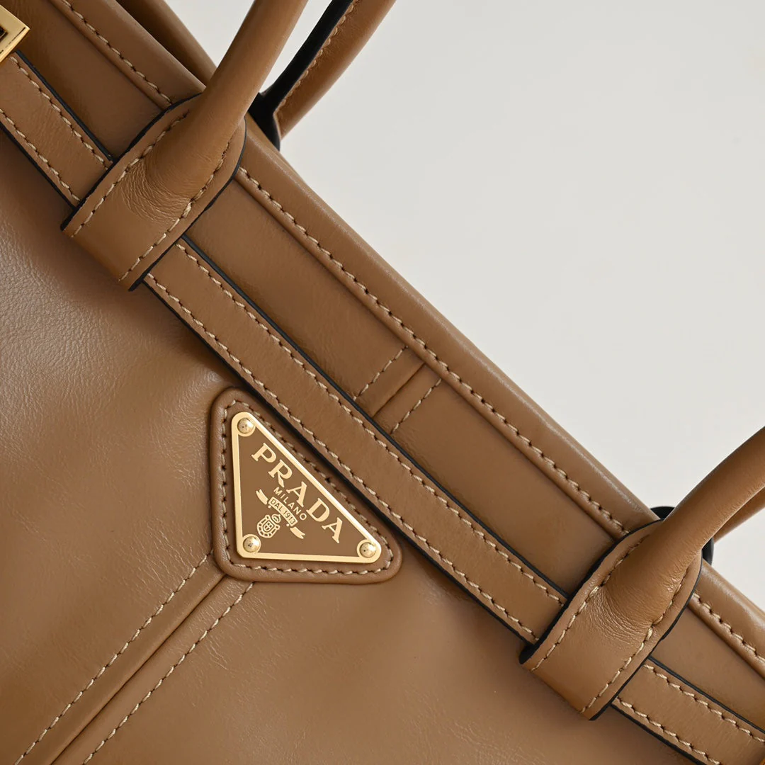 PD LuxSoft Medium leather handbag