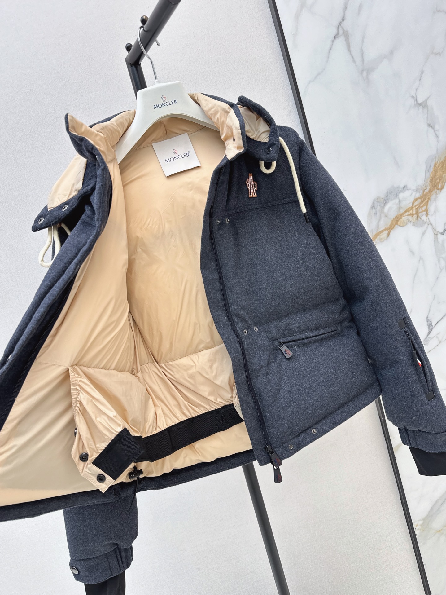 Monc 26fw detachable sleeve down jacket