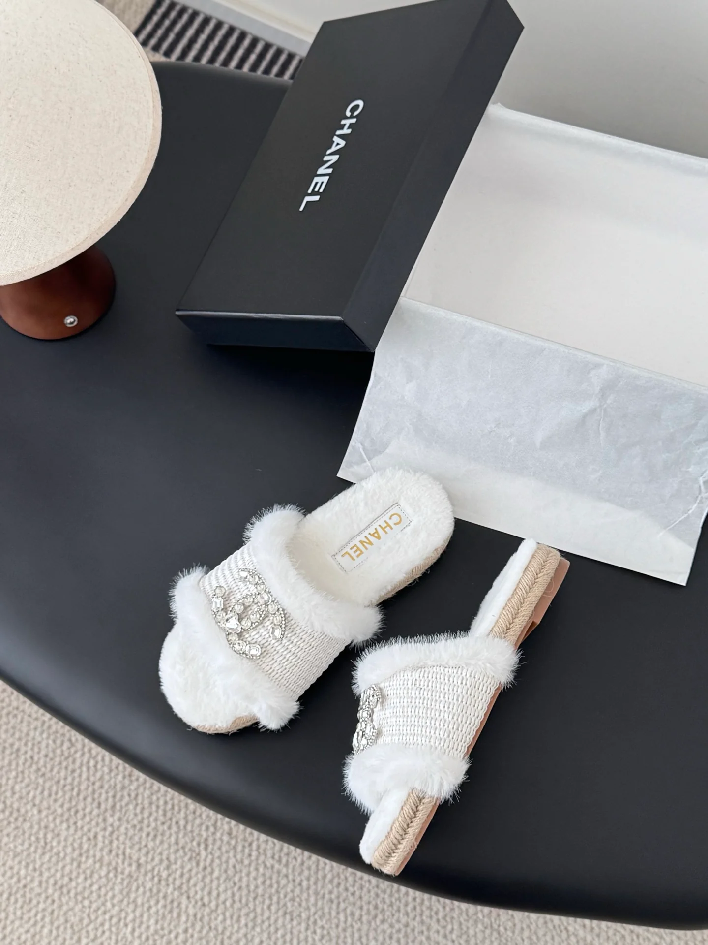 Chan 25fw fluffy slippers