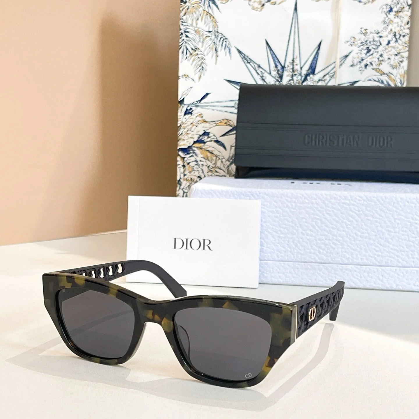 D S2I sunglasses