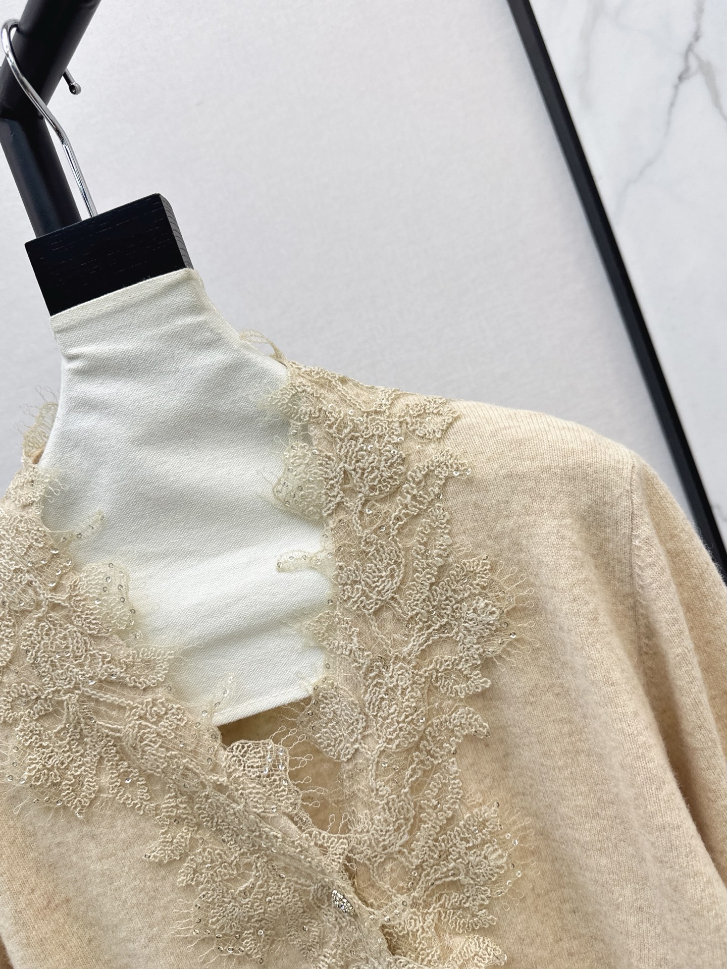 Miu 26fw lace contract knit cardigan