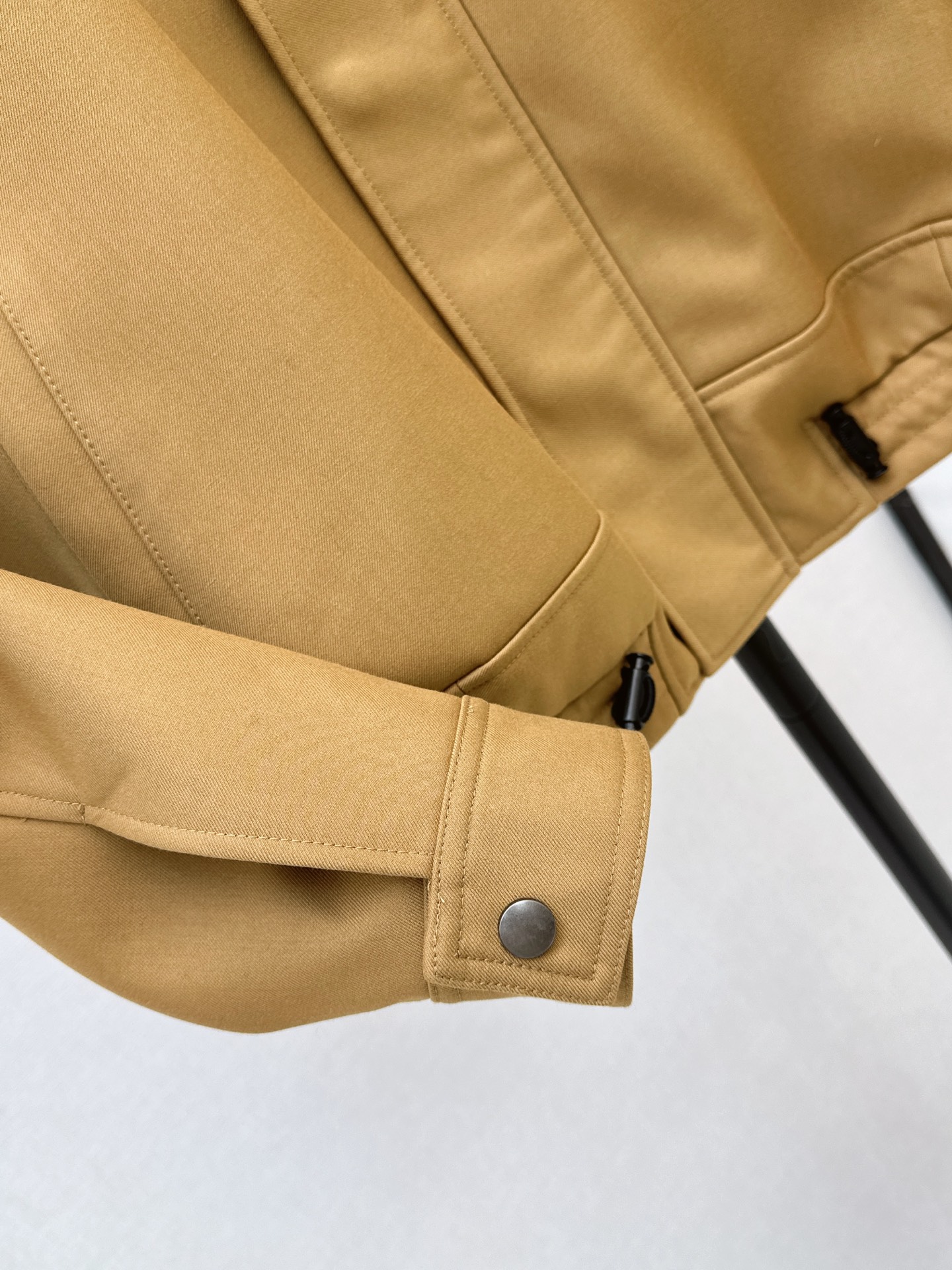 Loe 26fw zip-up jacket with drawstring hem
