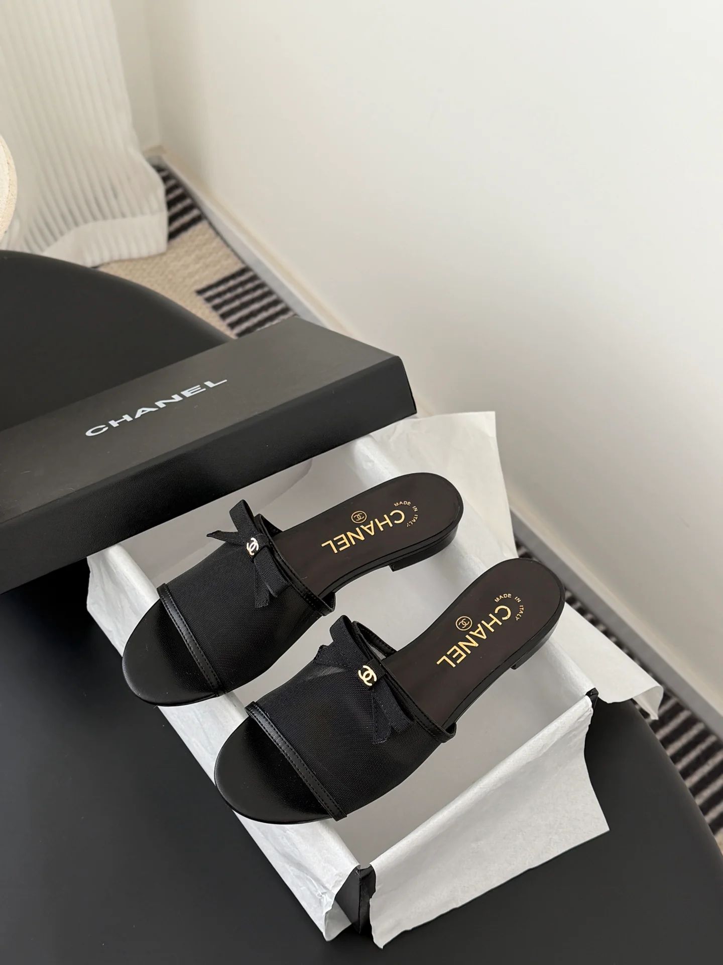 Chan 26ss bow mesh slides