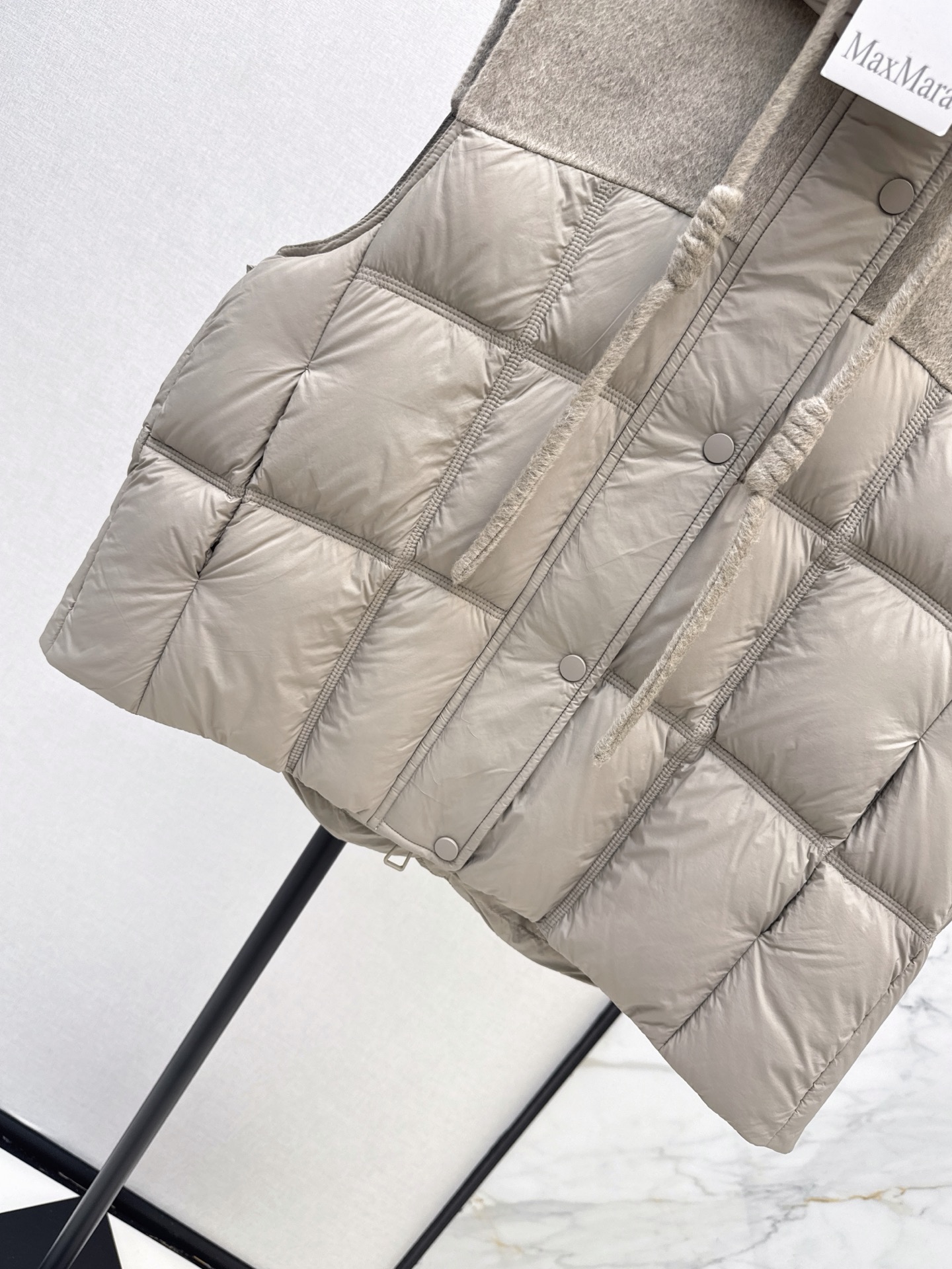 Max 26fw knit contract hooded down vest