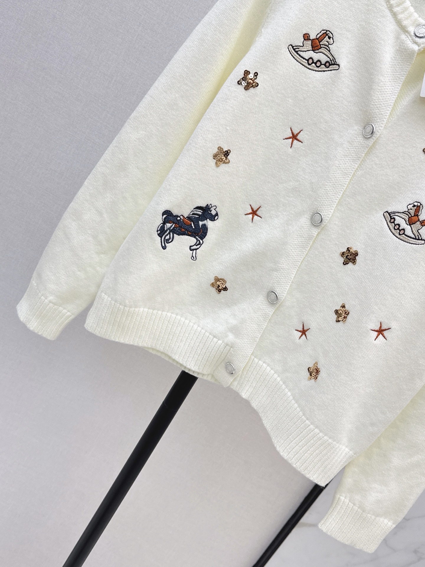 Her 26fw embroidery knit cardigan