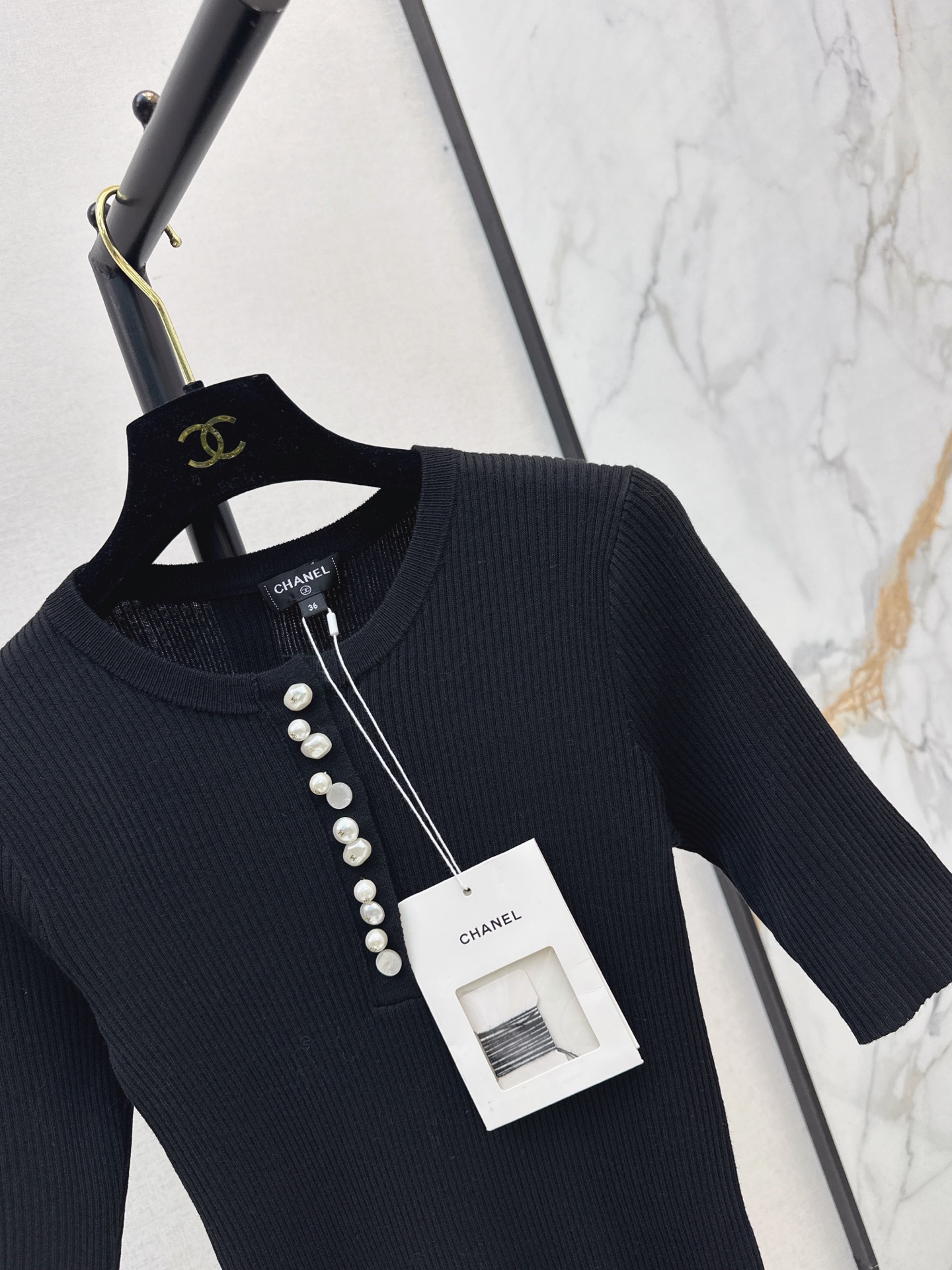 Chan 26fw pearl buttons knit top