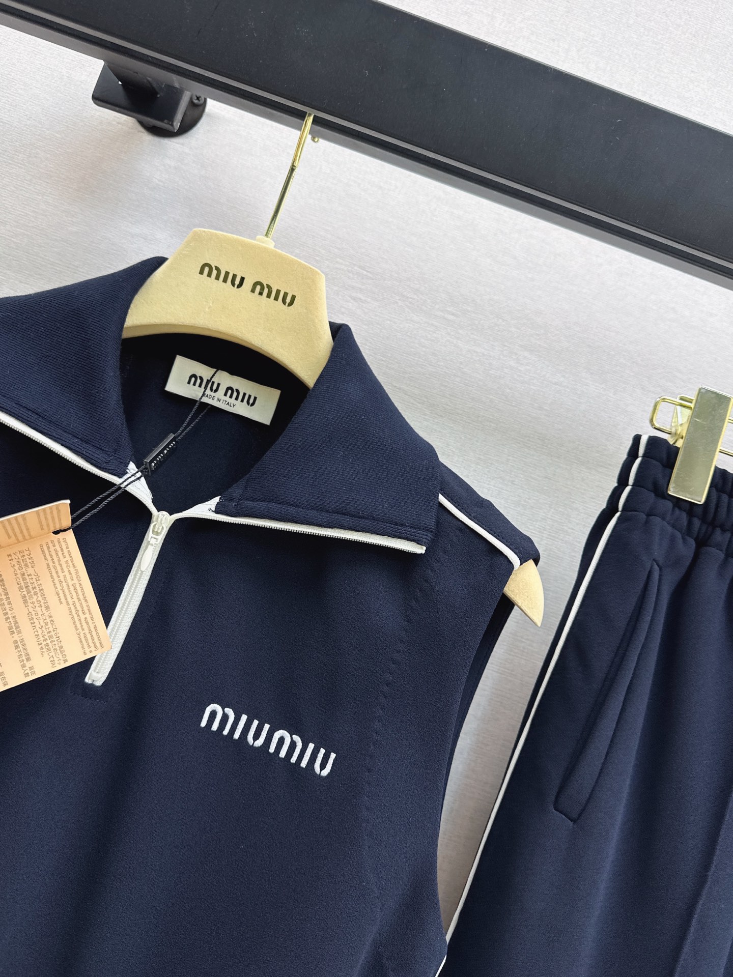 Miu 26ss cropped vest apnts sets
