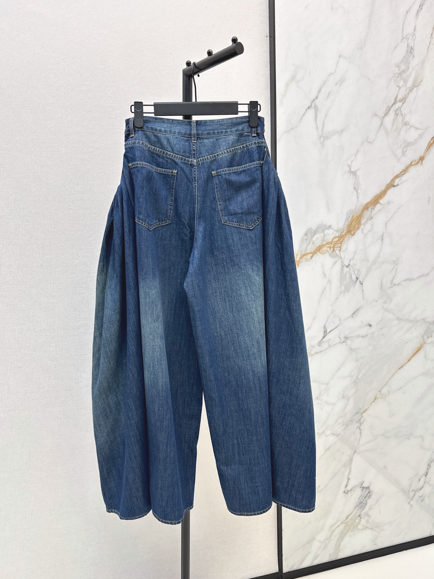 CD 26FW Side-Pleated Wide-Leg Jeans