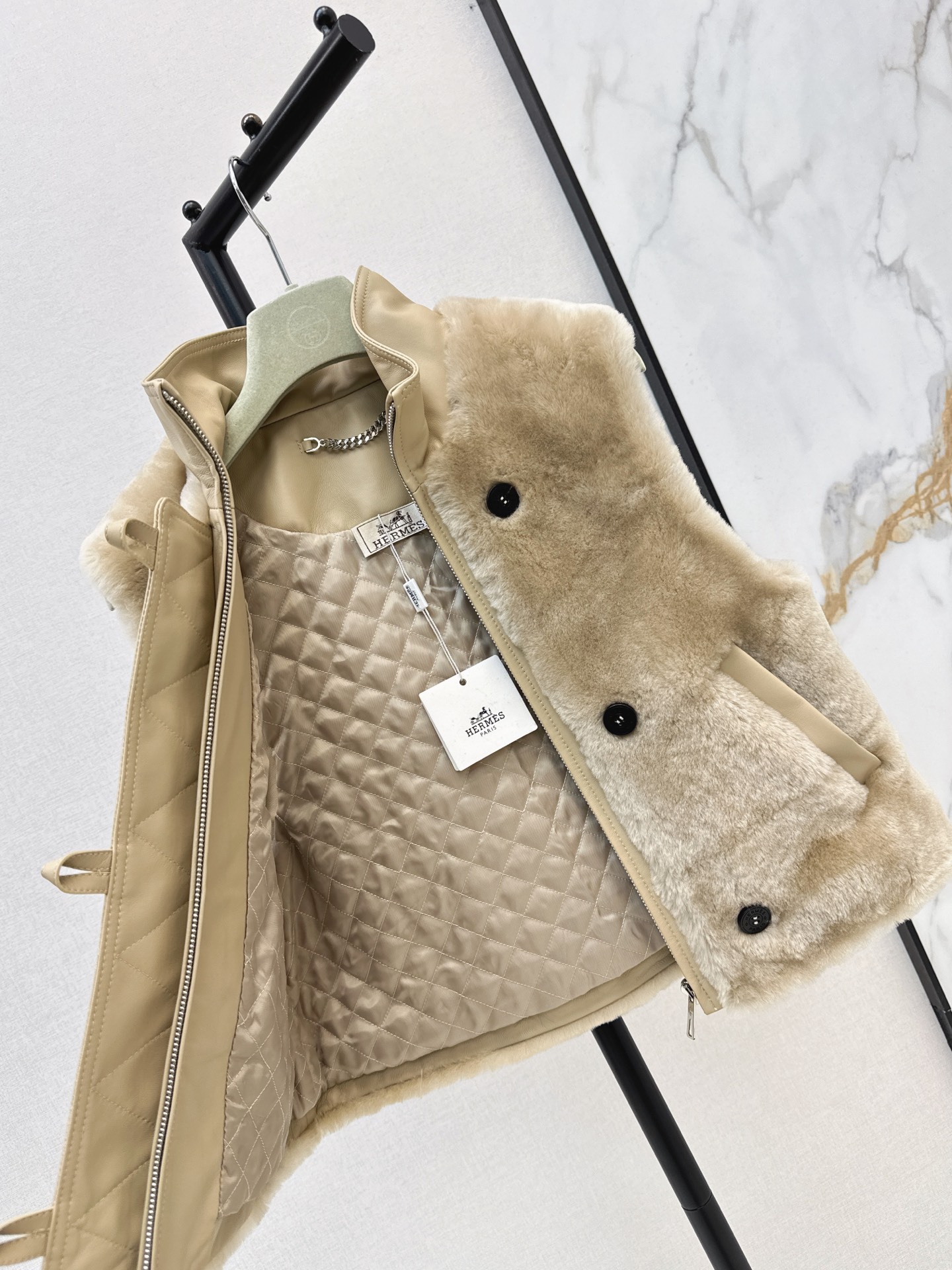 Her 26fw fur lether vest jacket