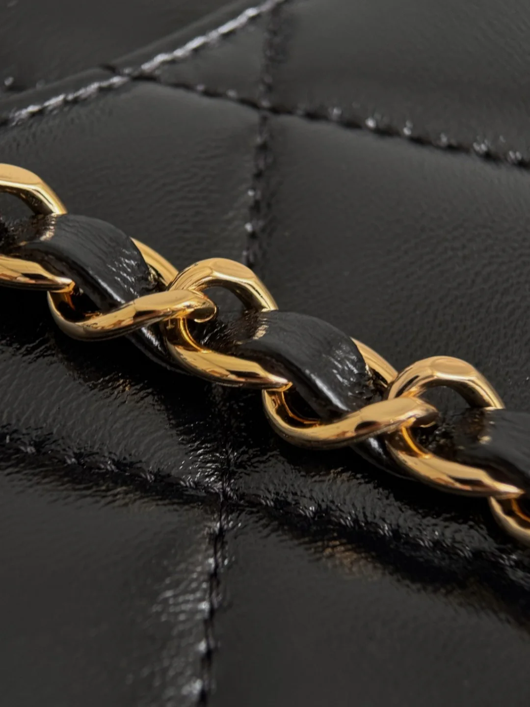 Chan 24B twist handle shoulder bag