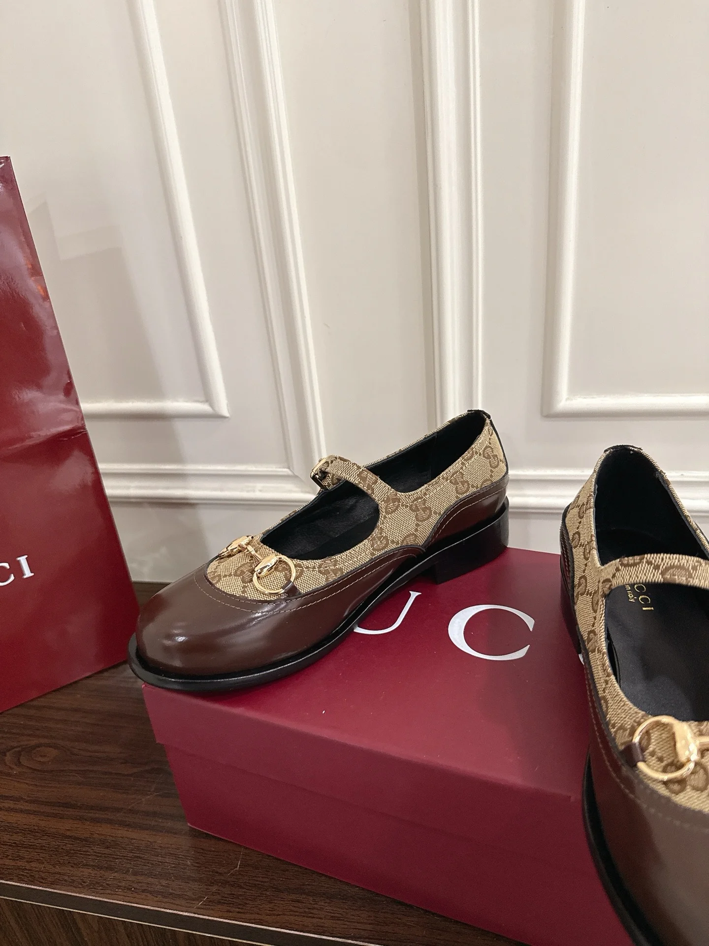 Guc 25fw mary jane flats