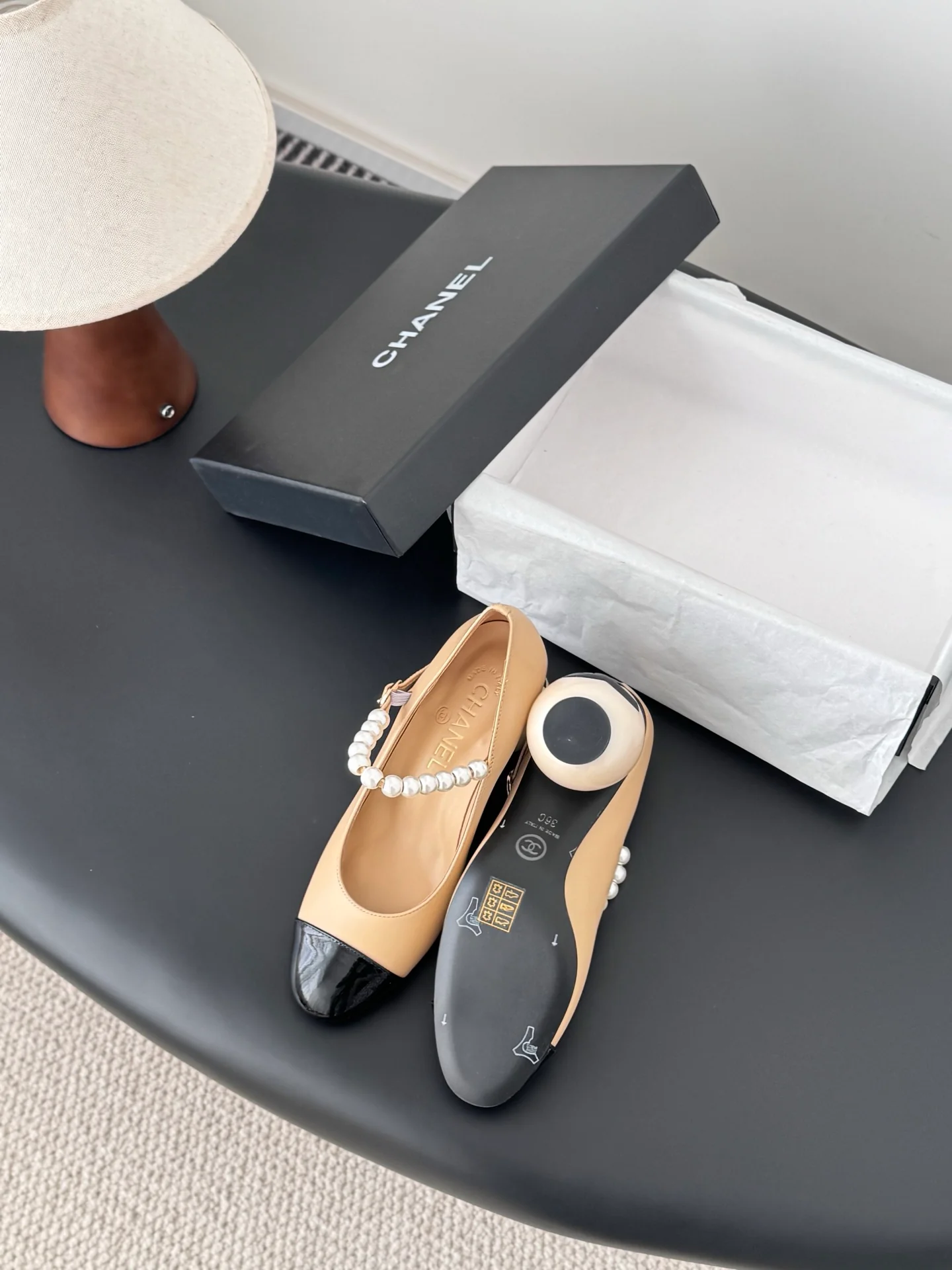 Chan 26ss pearl mary jane flats