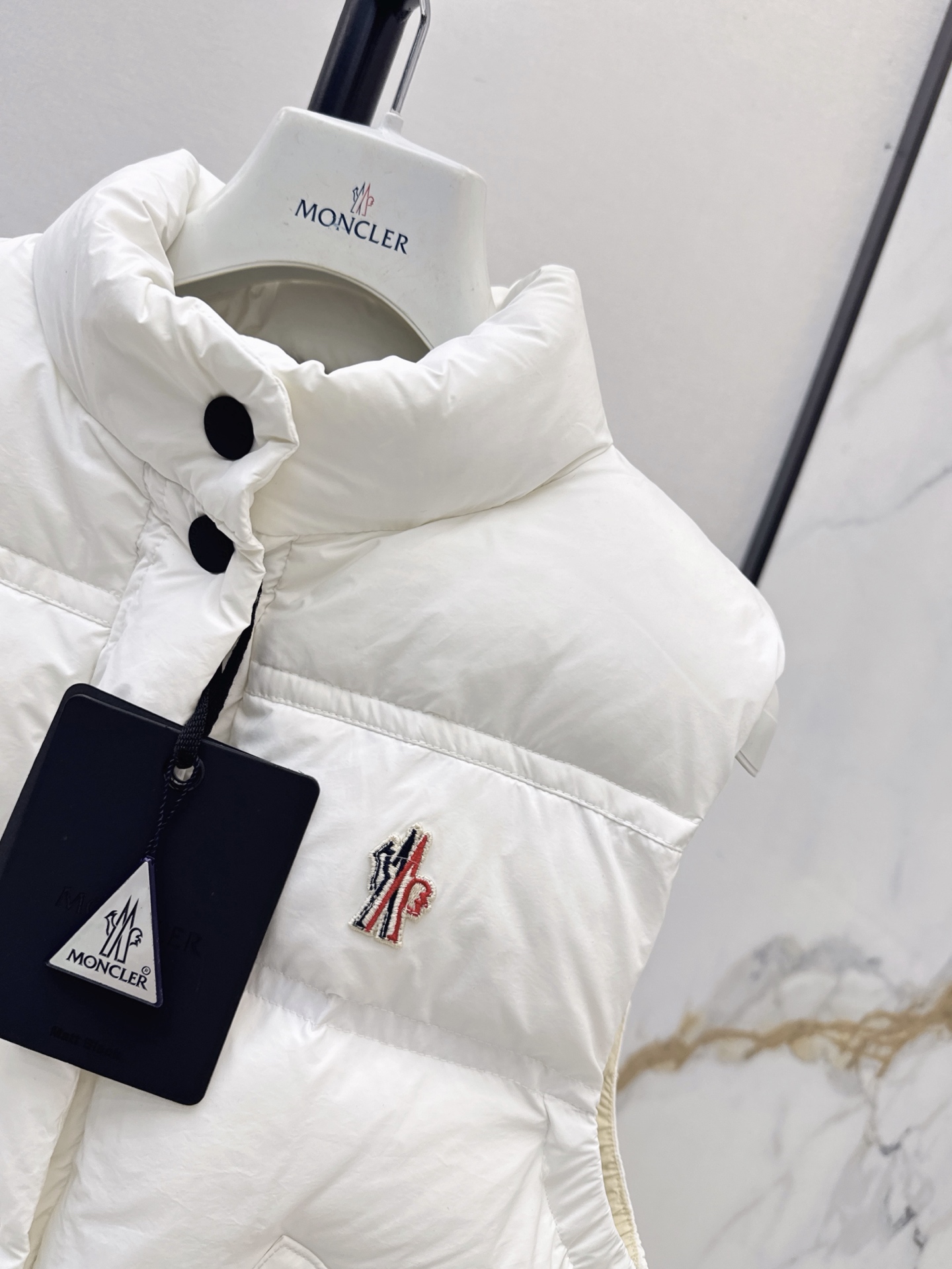 Monc 26fw down vest