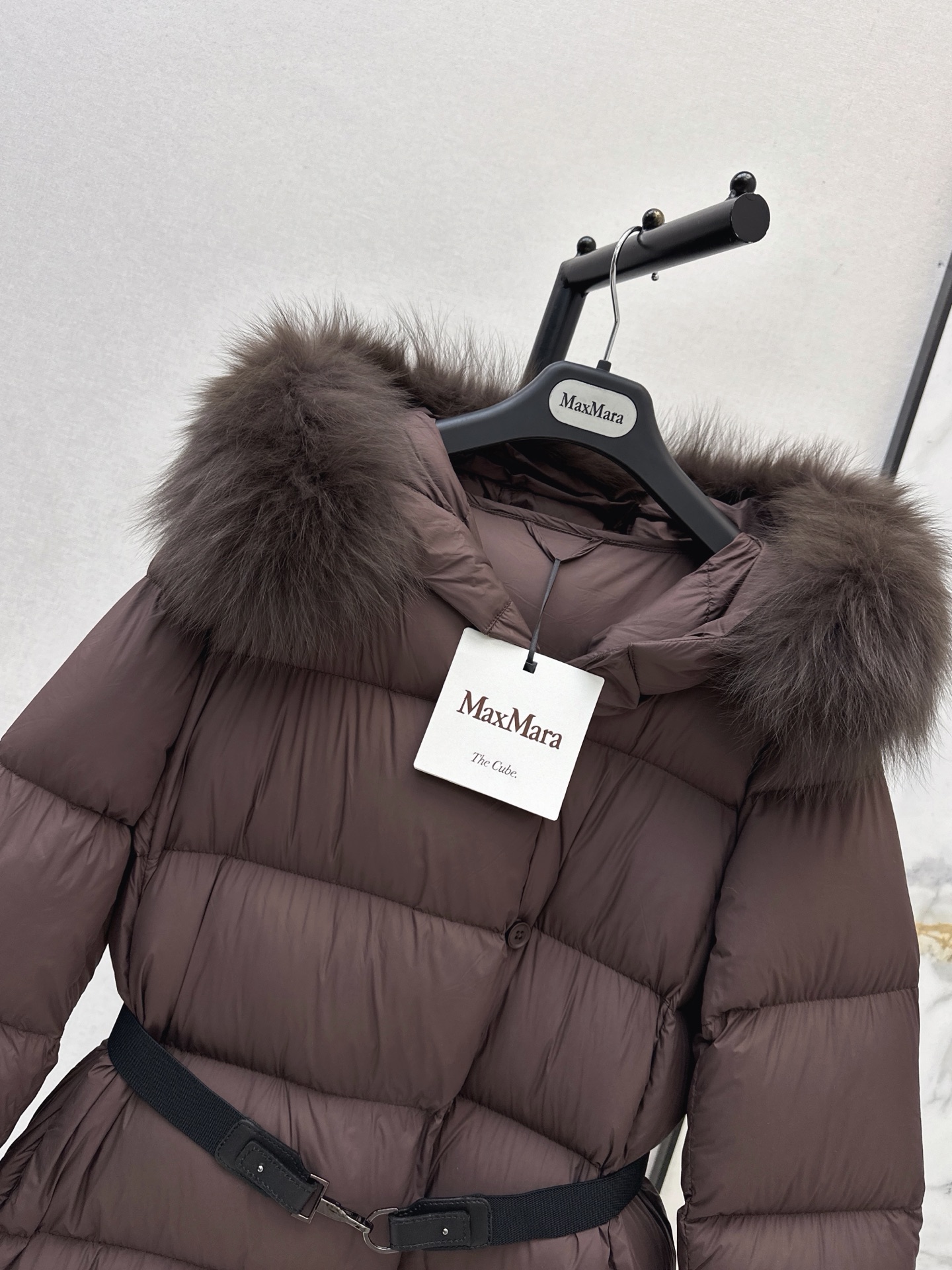 Max 26fw belted hooded down jacket