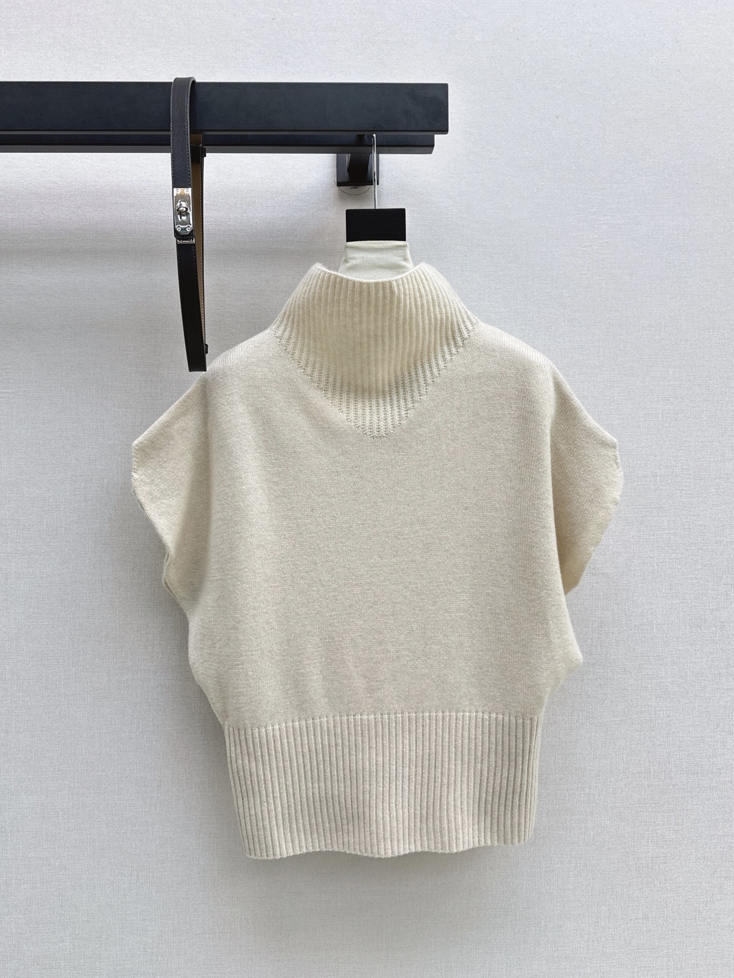 Her 26fw knit vest
