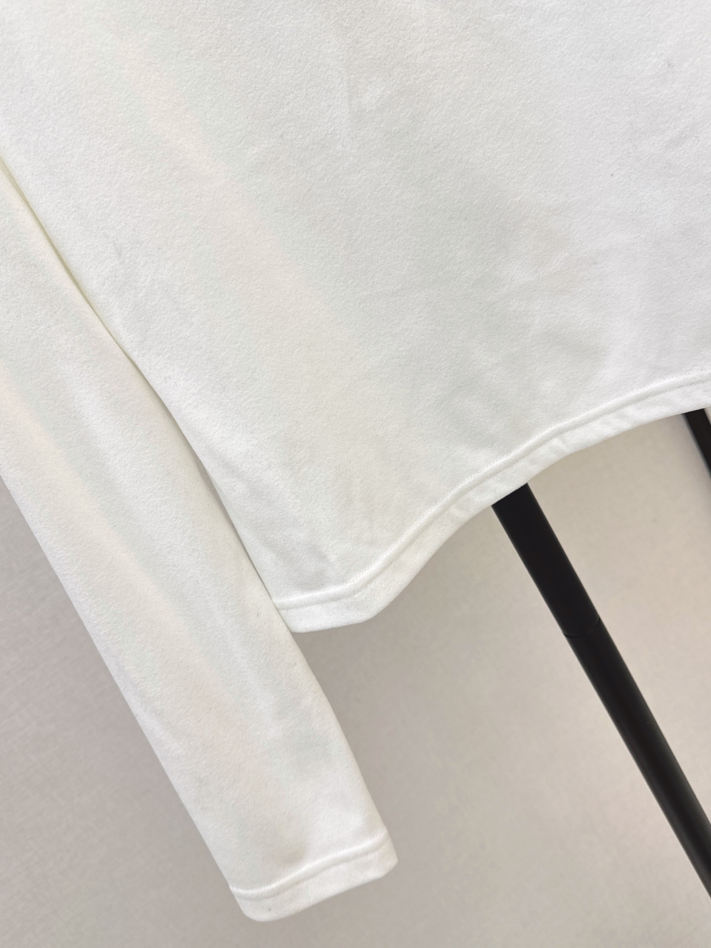 Loe 26fw high neck basic tee