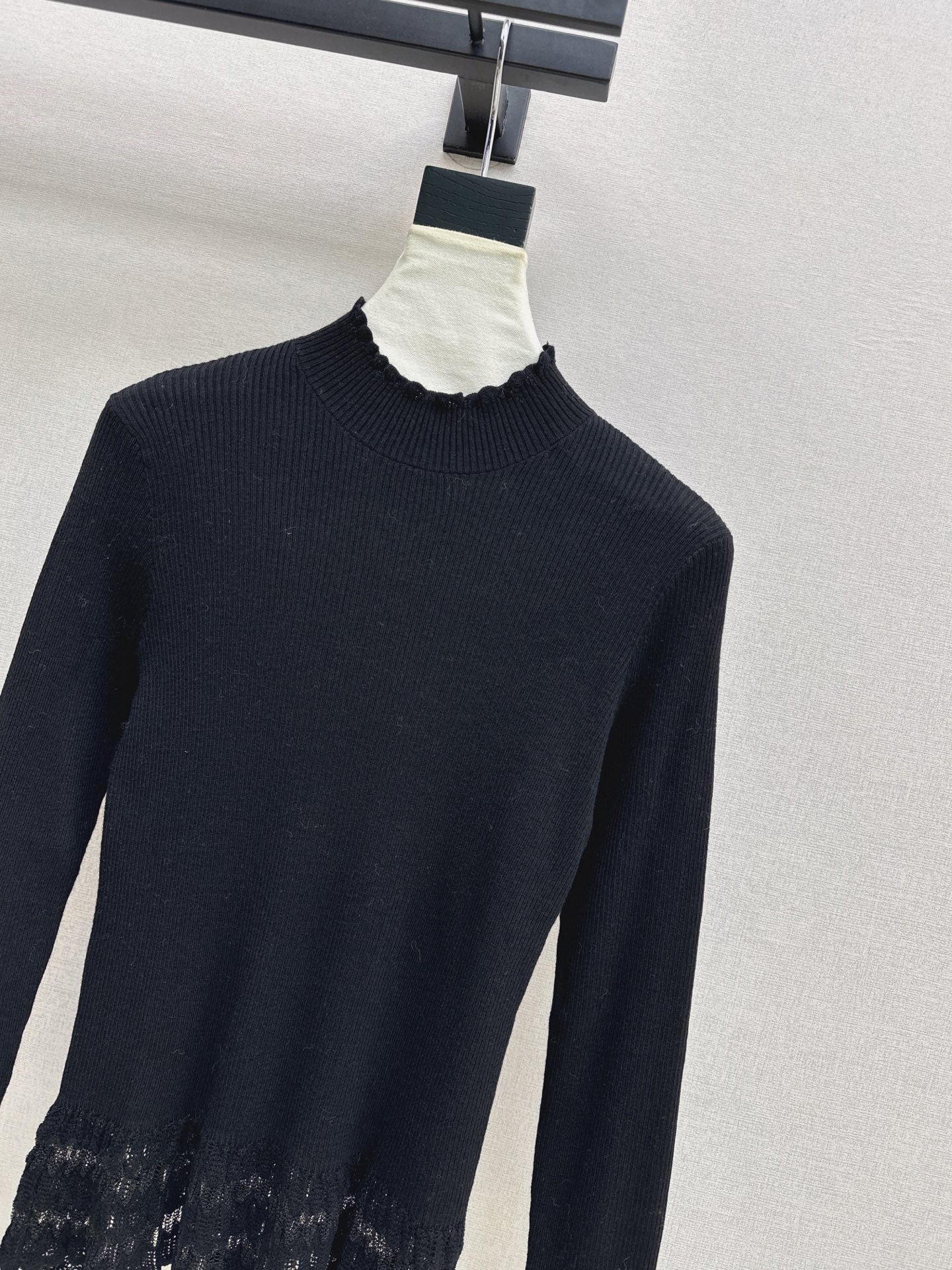 ES 26fw ruffle basic tee