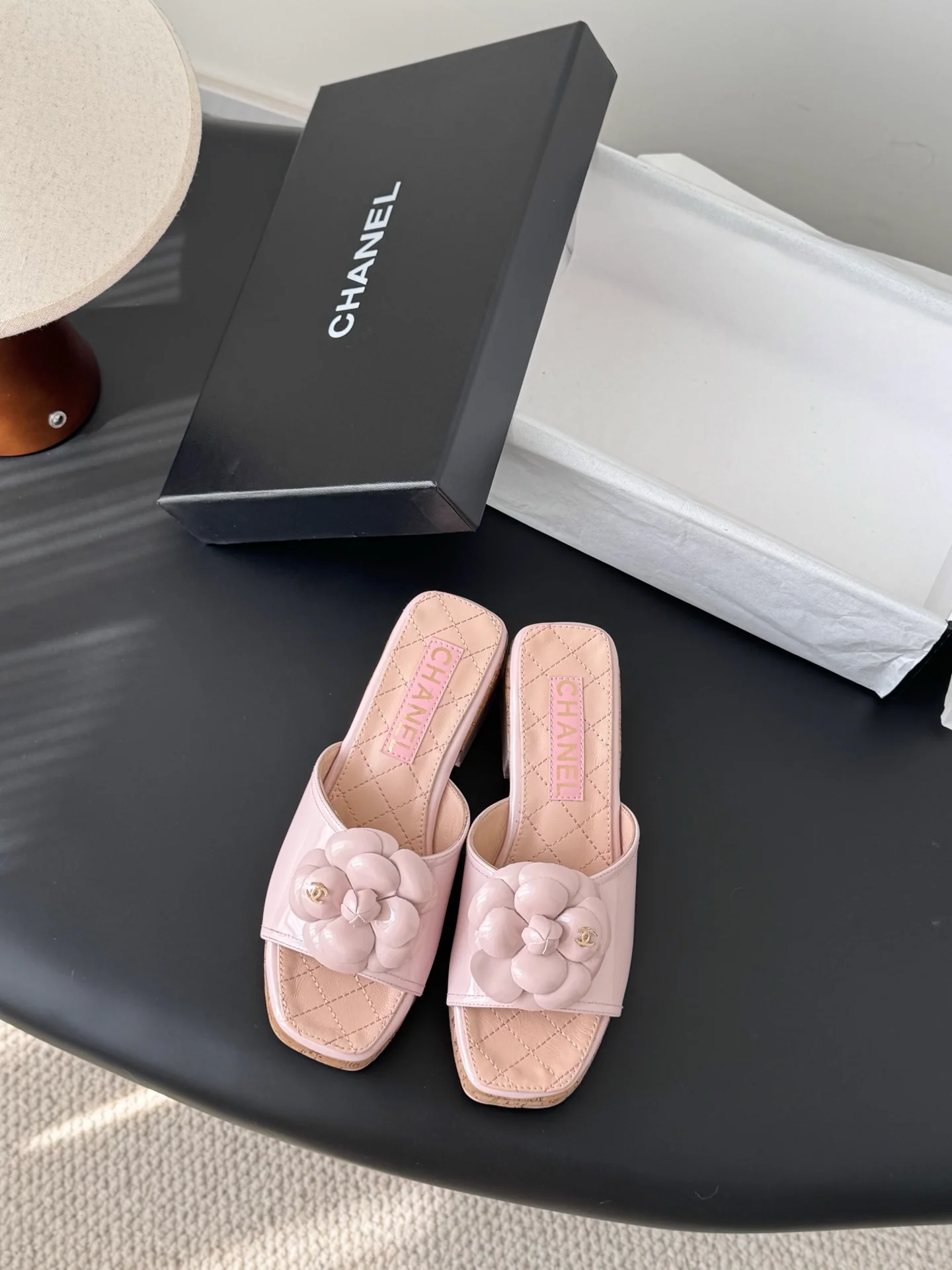 Chan 26ss camellia sides sandals