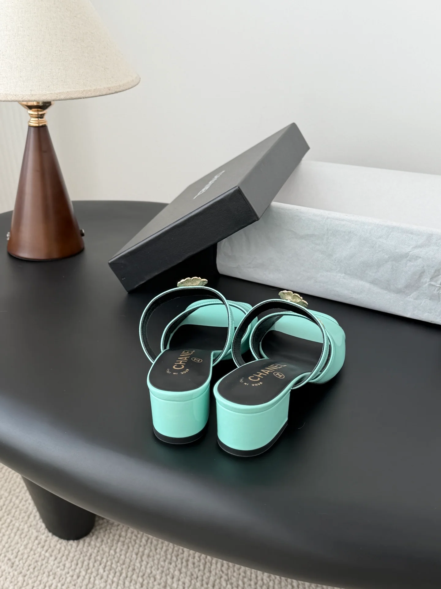 Chan 26ss camellia leather sandals