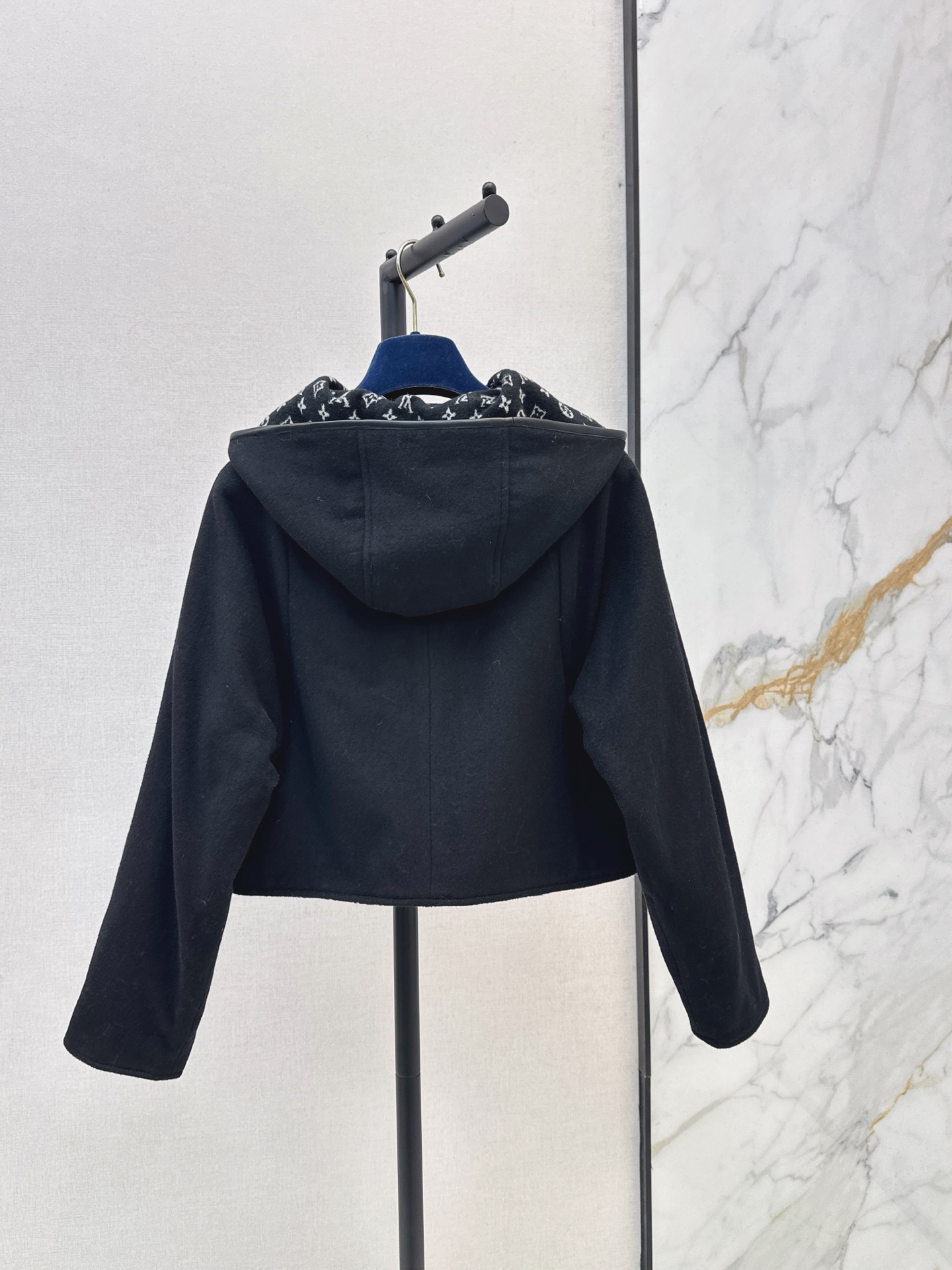 Loui 26fw hooded cropped jacket