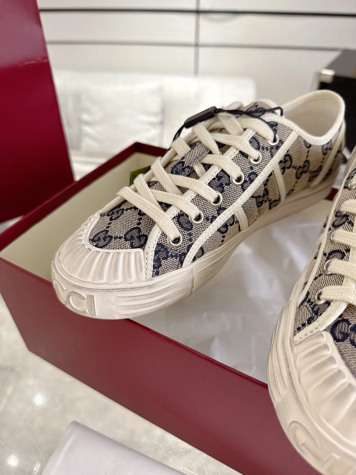 Guc sneakers