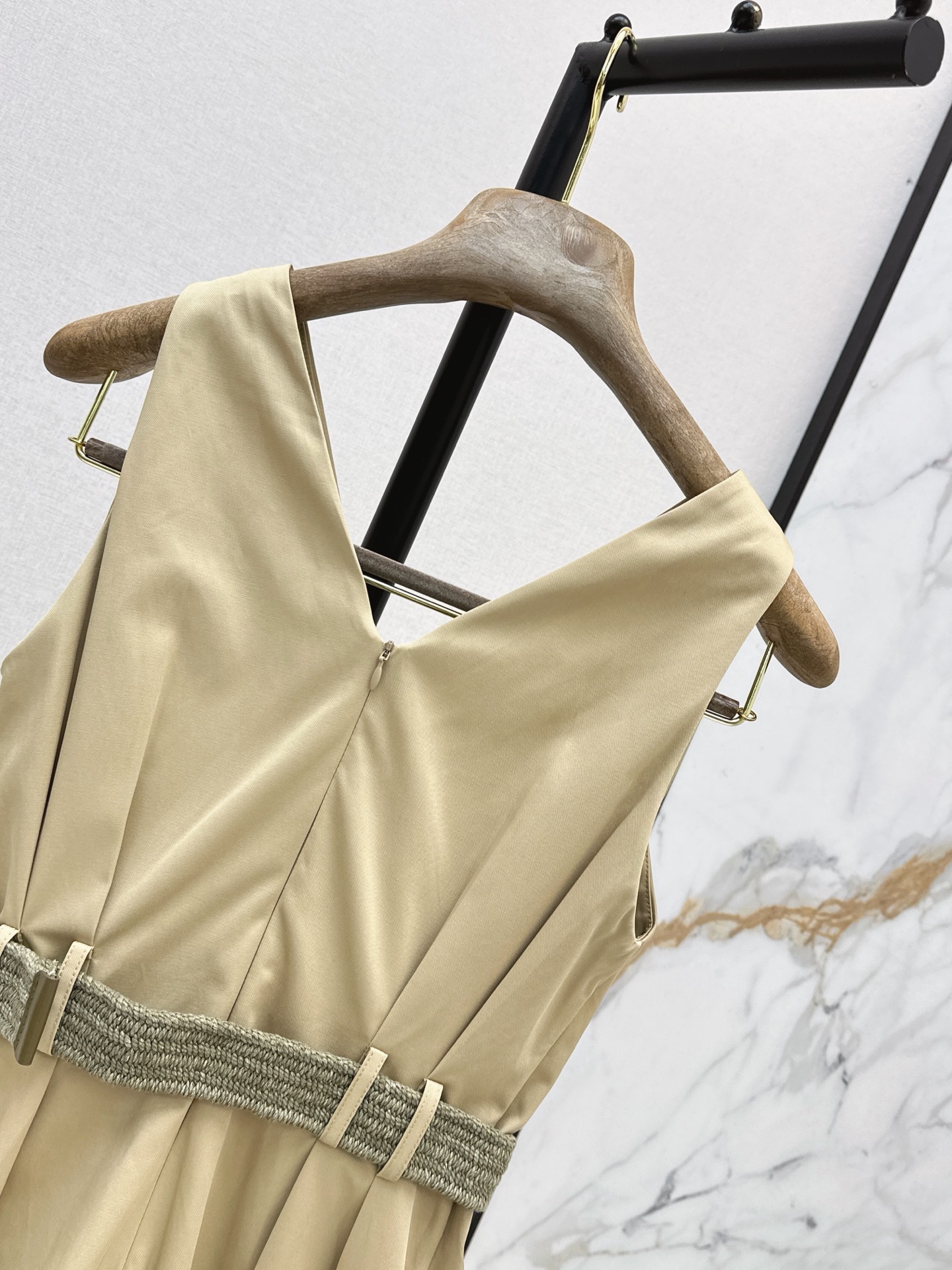 Brun 26ss sleeveless belted dress