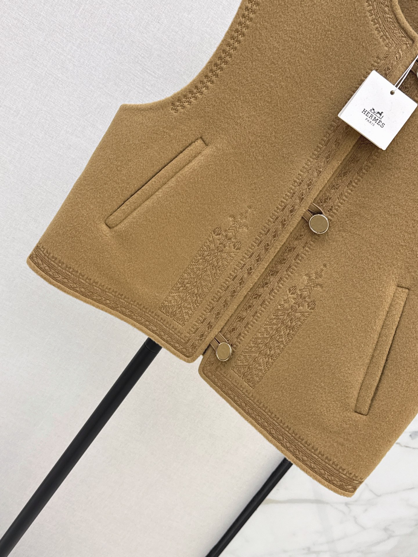 Her 26fw embroidery woolen vest