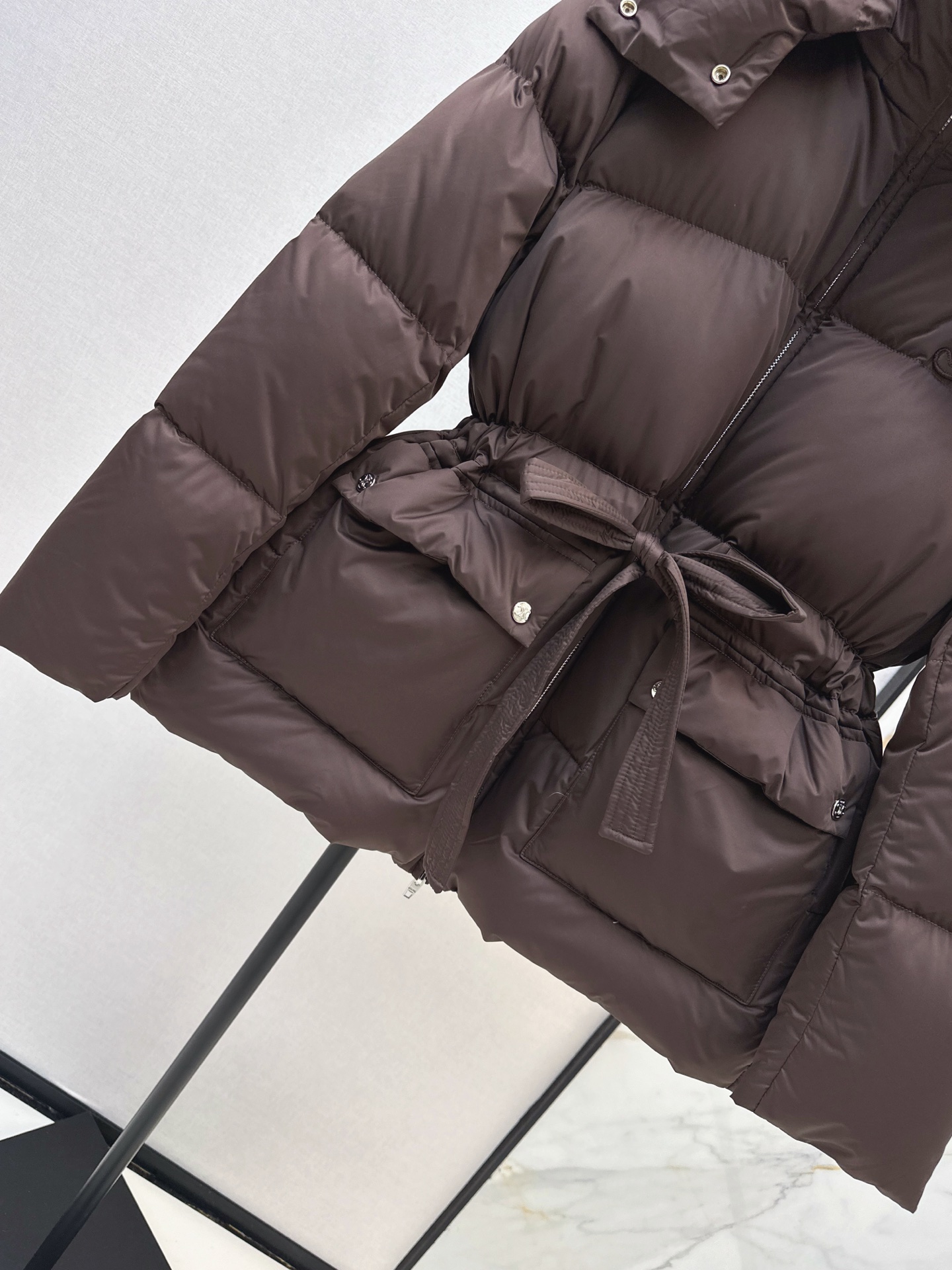 Celi 26fw hooded belted down jacket