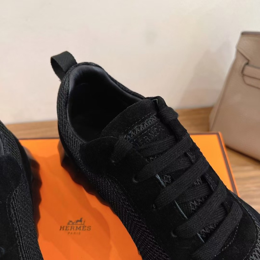 Herm bouncing sneakers