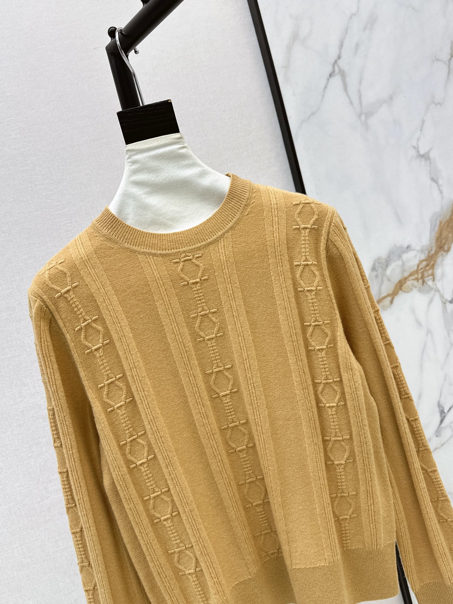 Her 26fw cable sweater