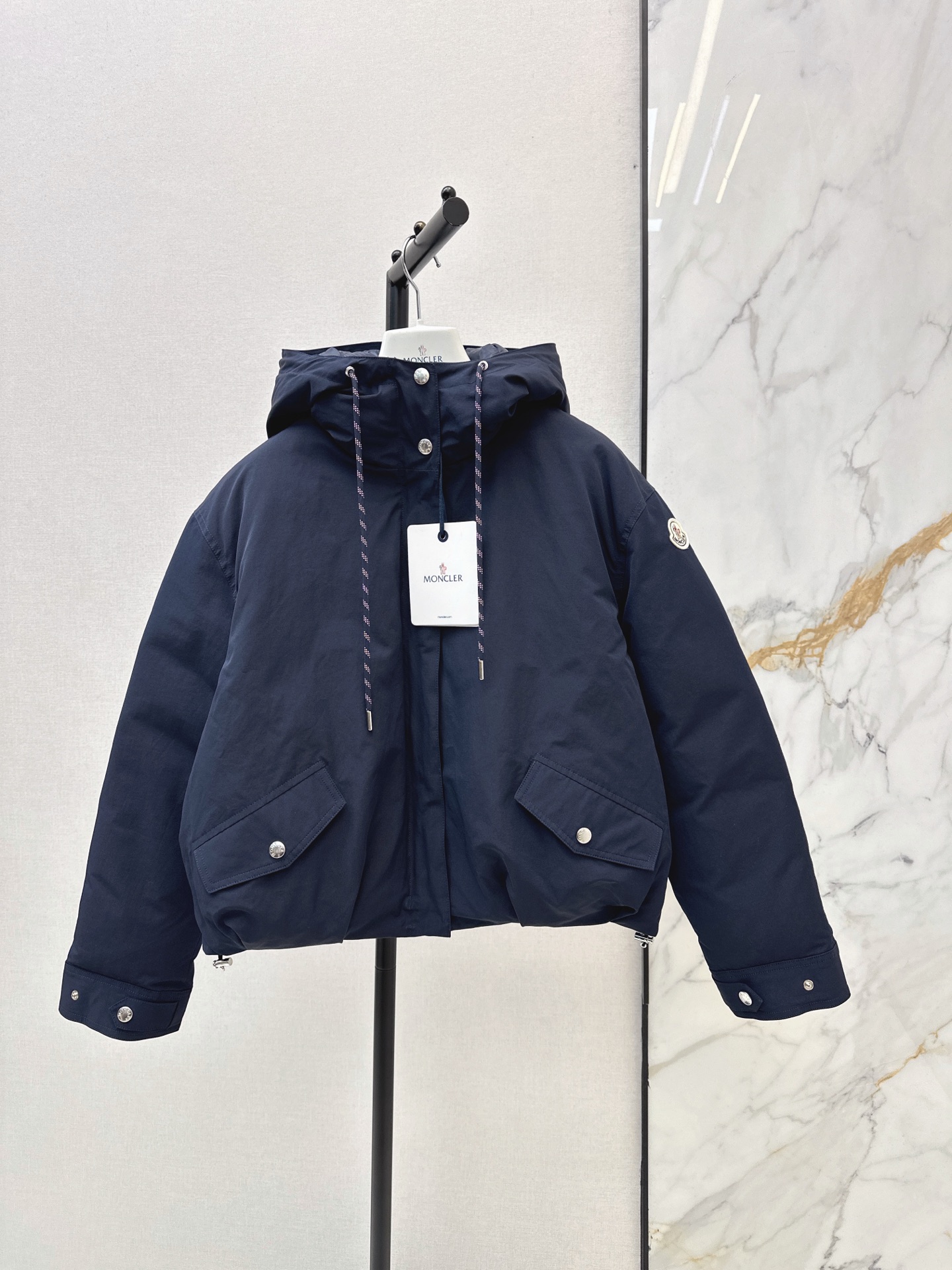 Monc 26fw hooded cropped down jacket