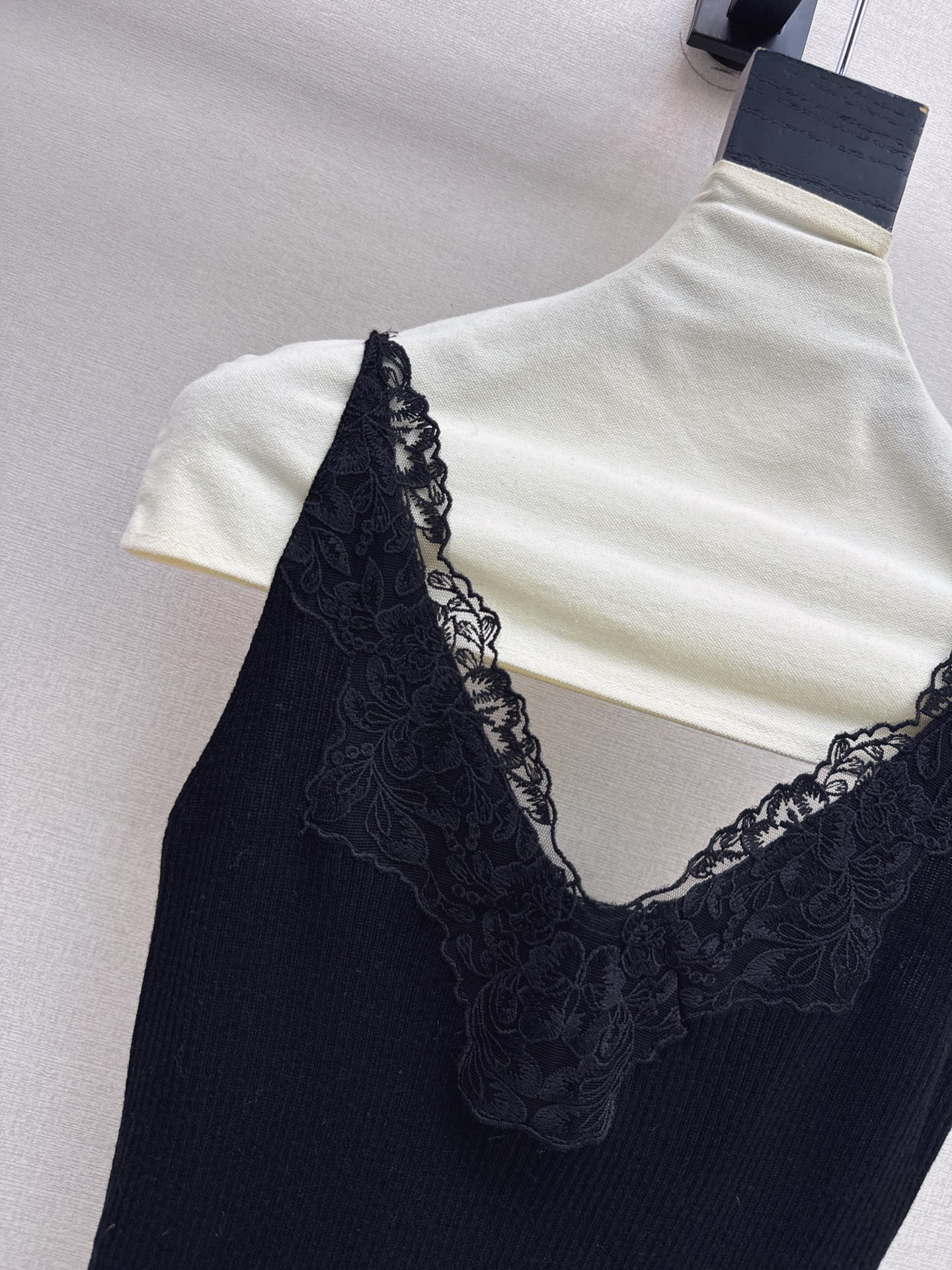 Sain 26fw lace camisole