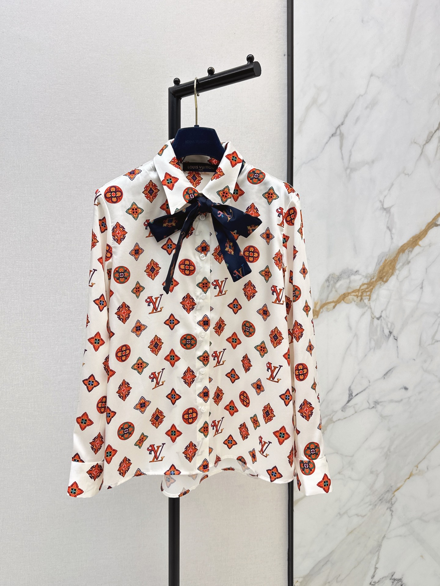 Loui 26fw print ribbon shirt