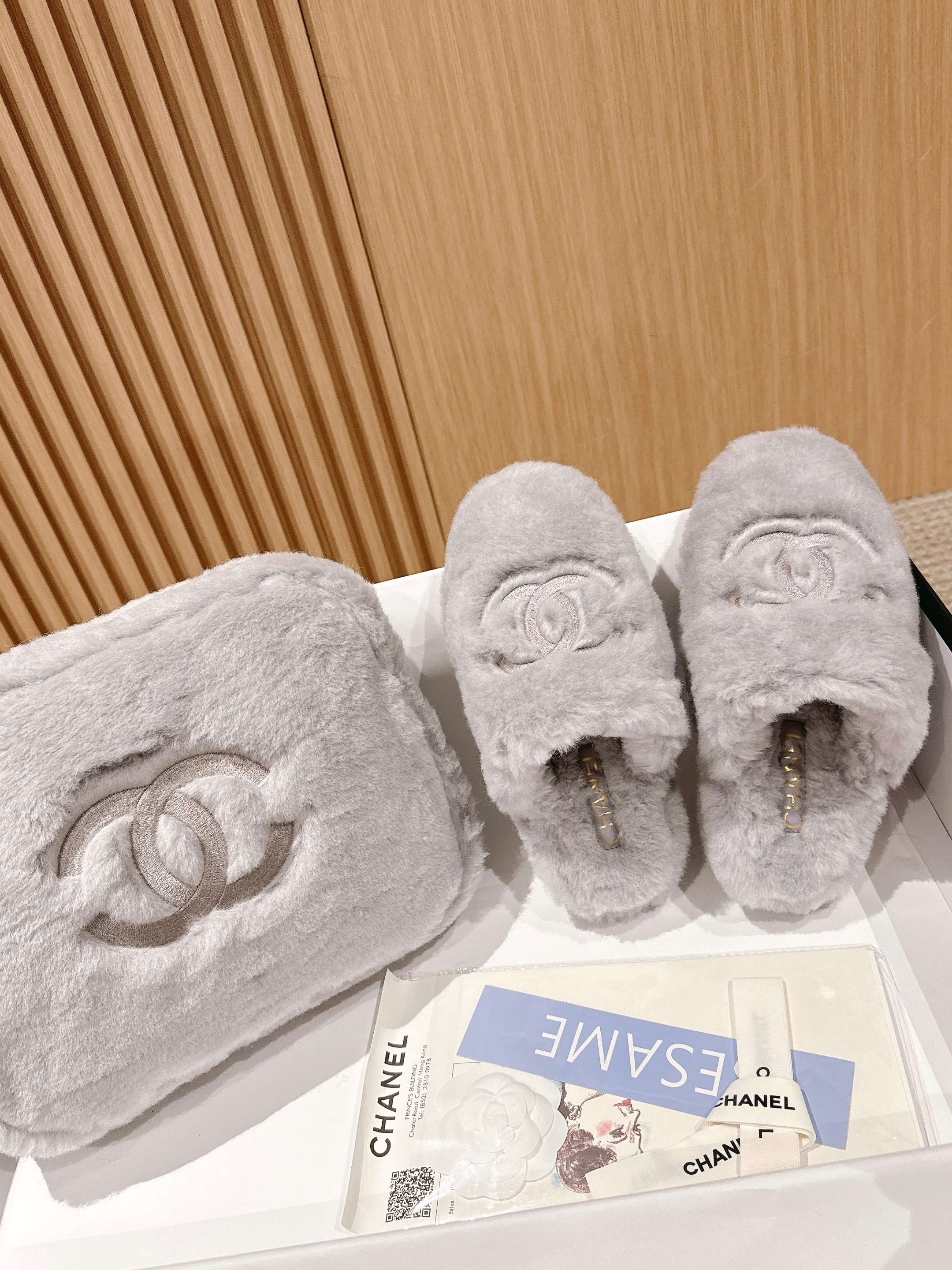 Chan 25fw fluffy slippers